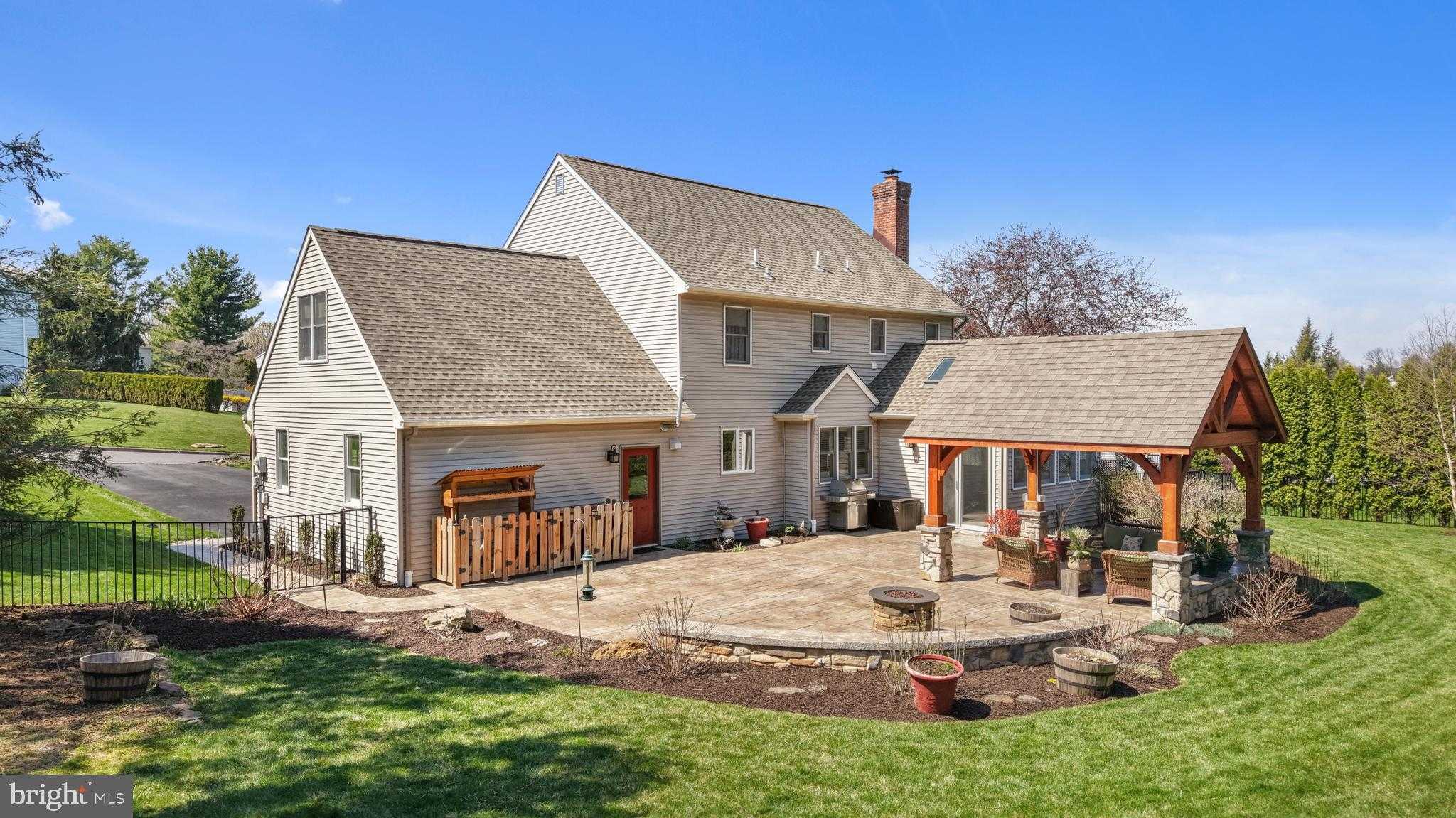 1625 Arrowwood Dr photo 2