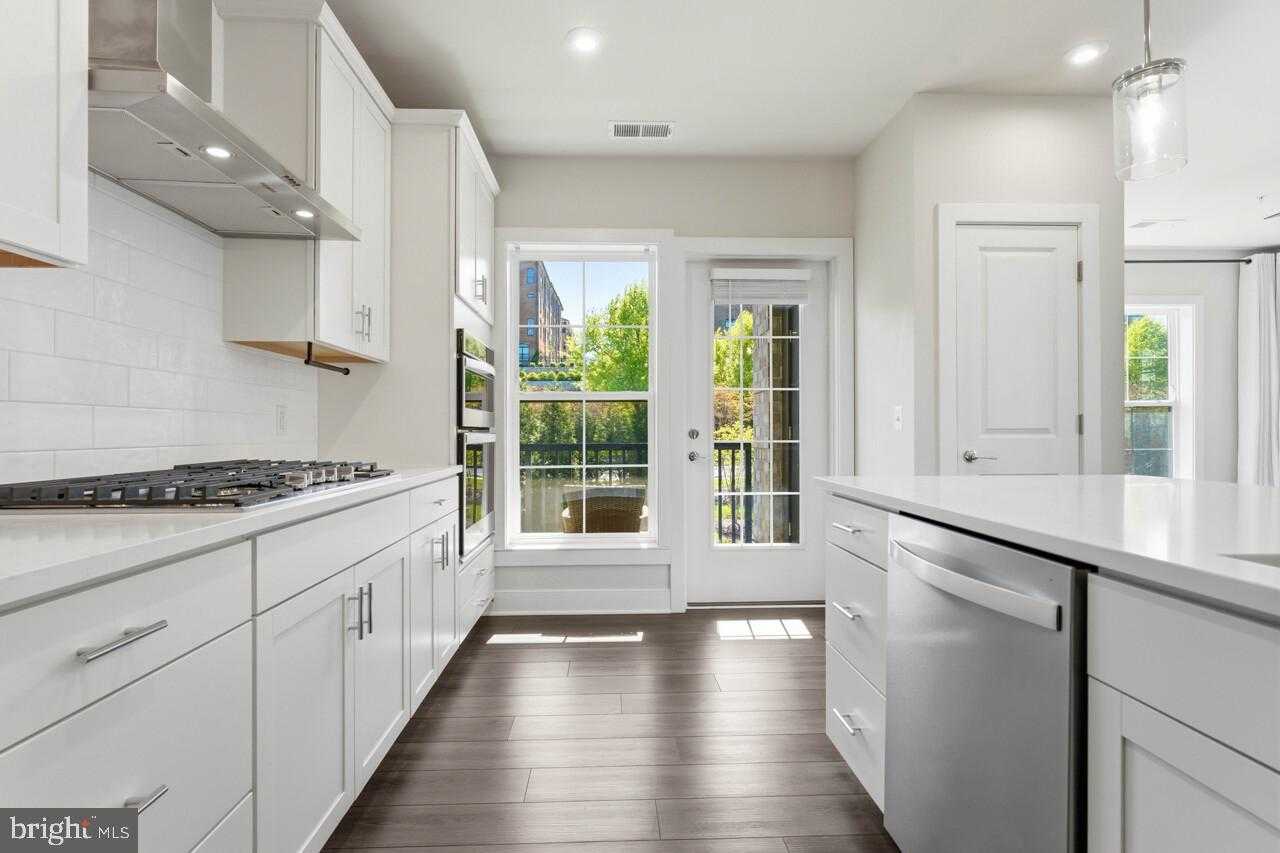 102 Saint Ives Pl photo 19