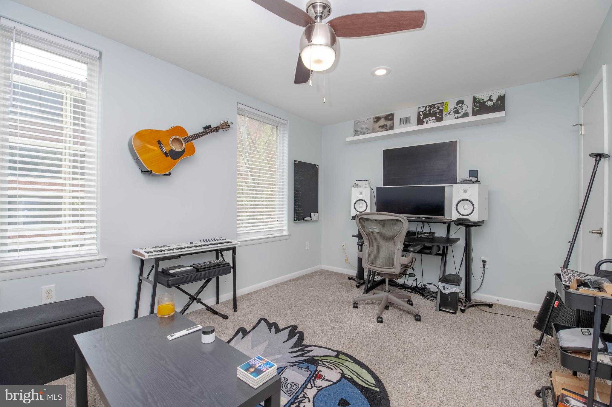 428 E Oliver St photo 20