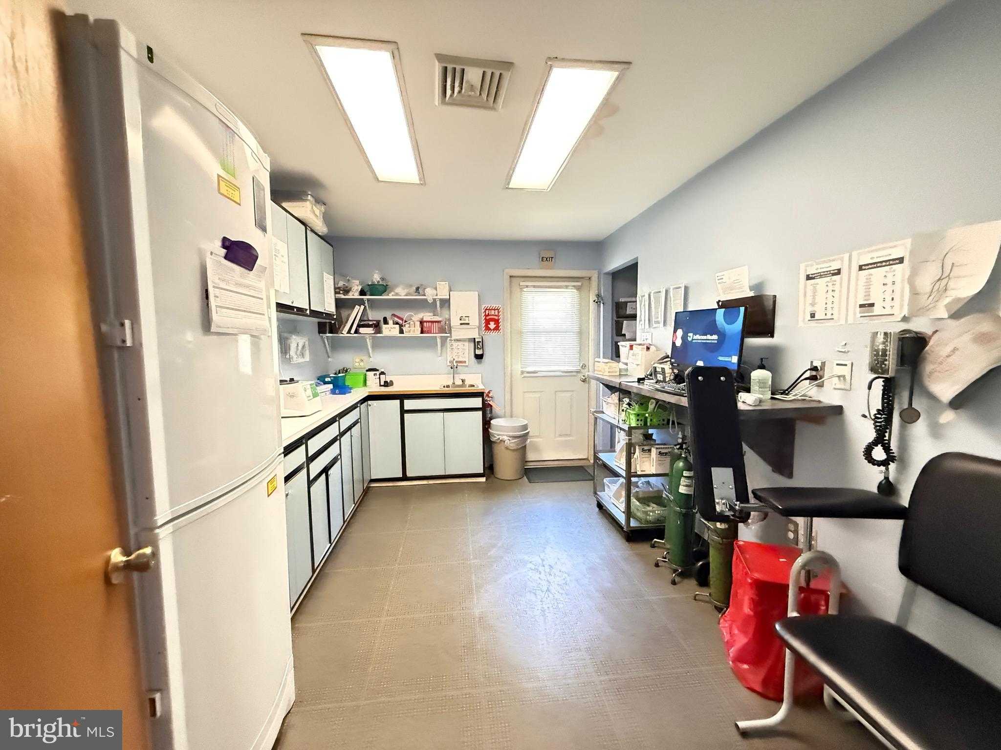 9821 Academy Rd photo 24