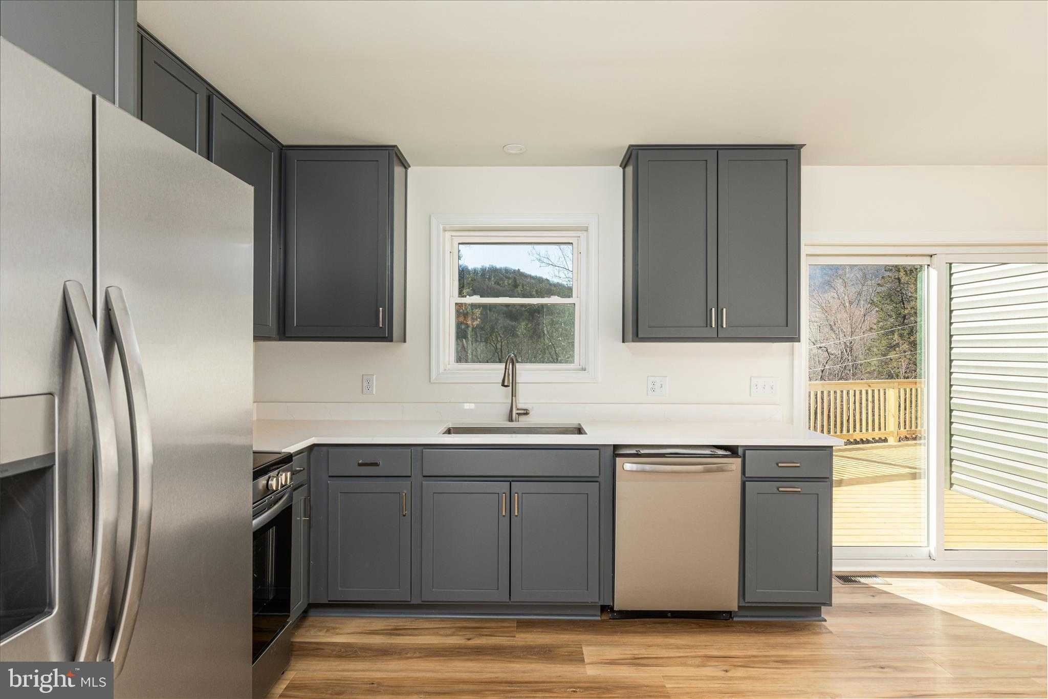 View Point Ln photo 5