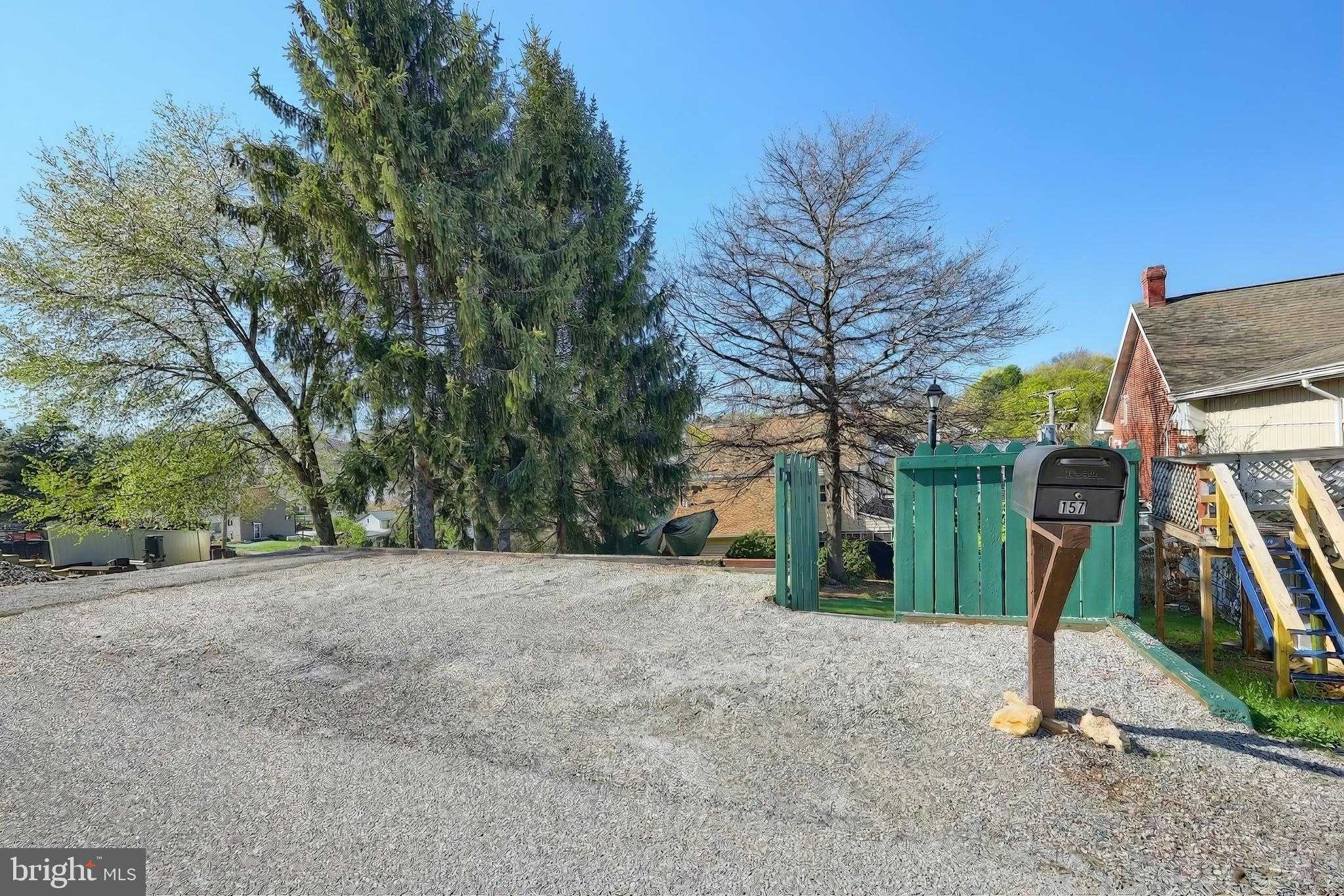 157 W Main St photo 31