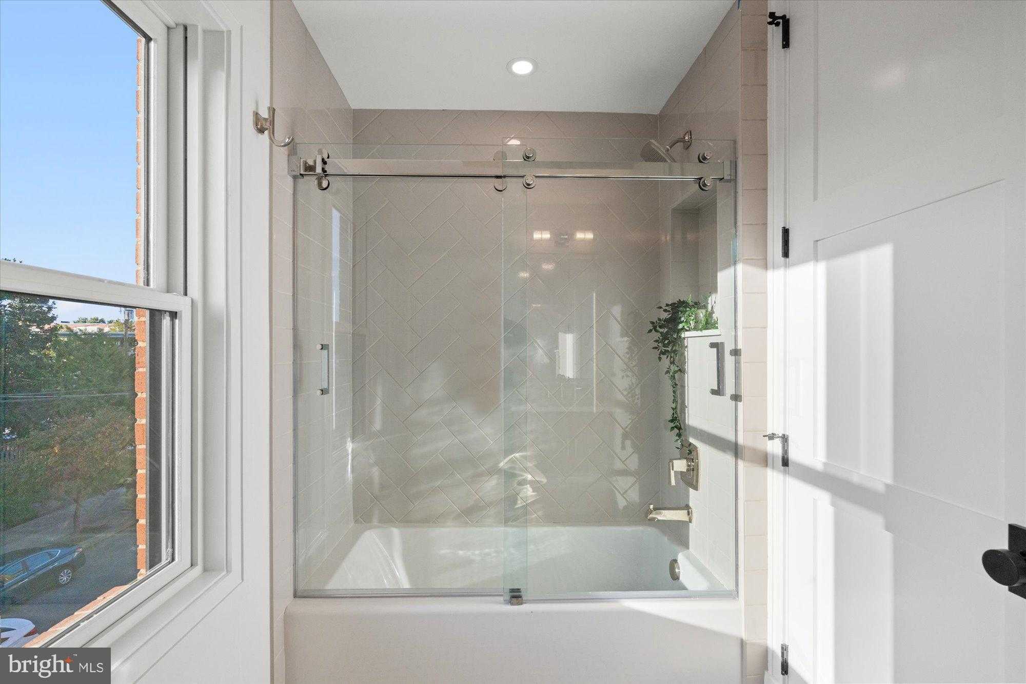 1330 Cameron St photo 42