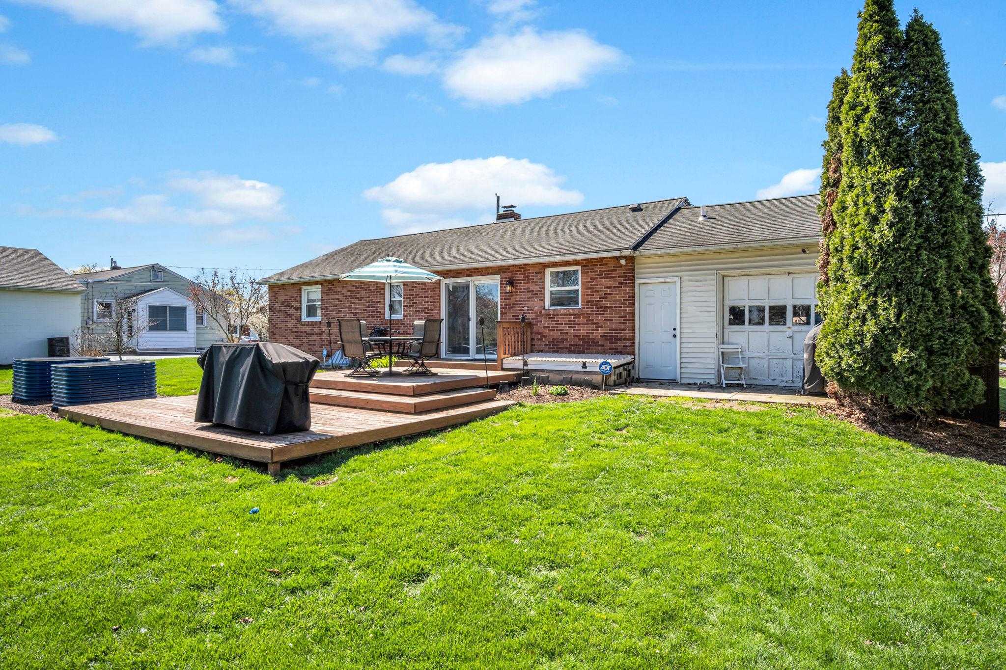 81 Peach Ave photo 29