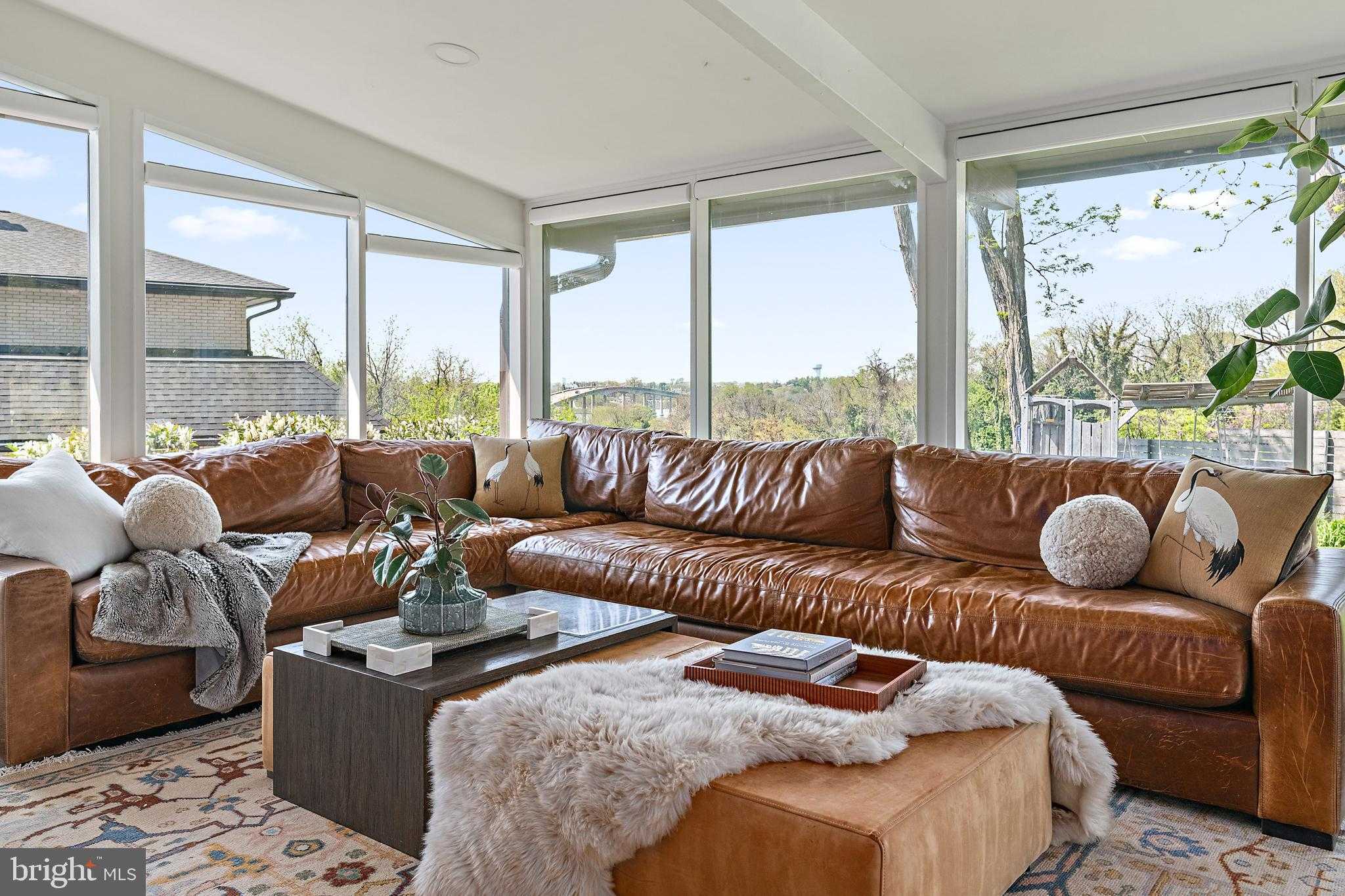 1924 Thomas Dr photo 13