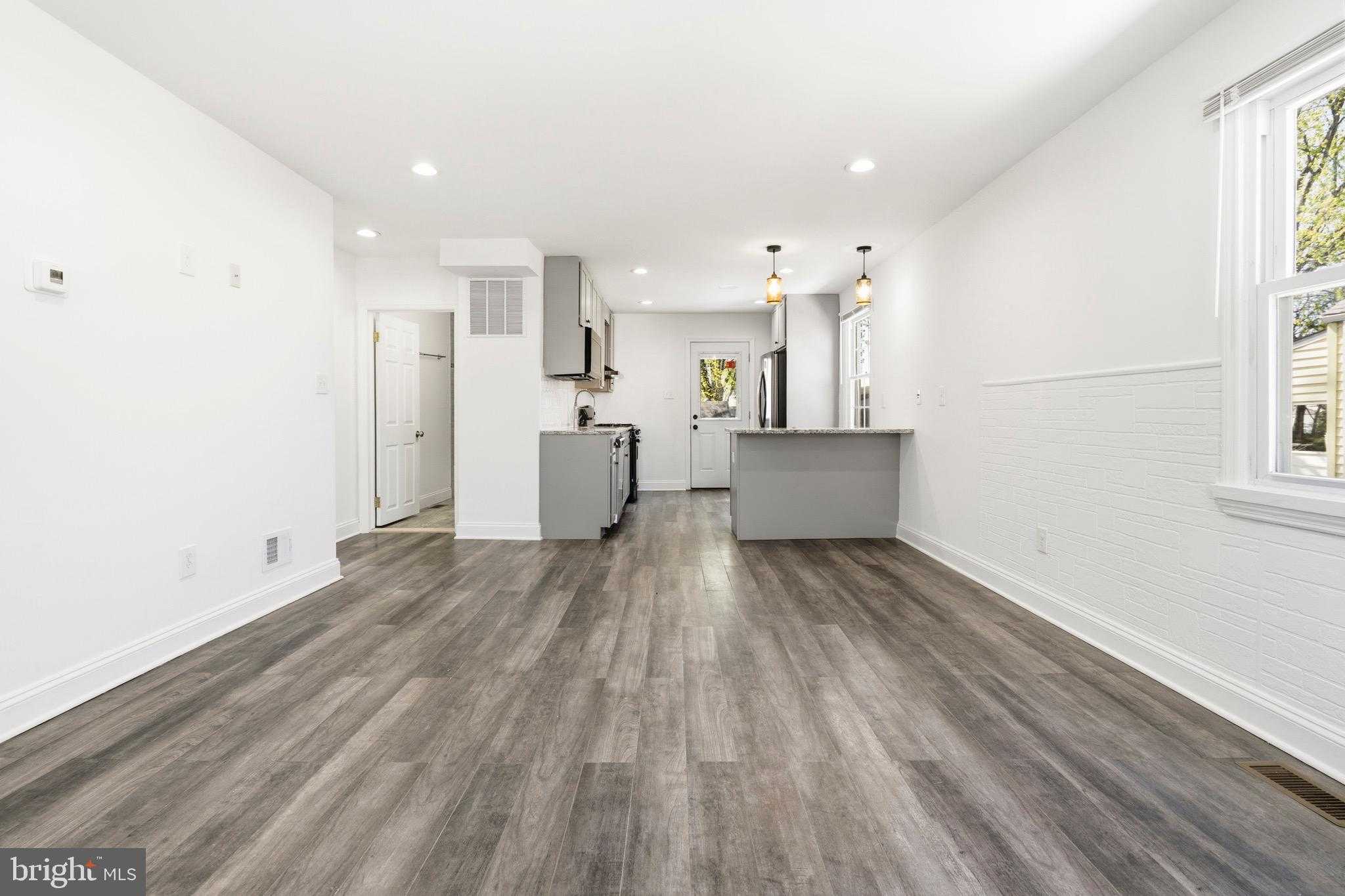 907 Martin Rd photo 5