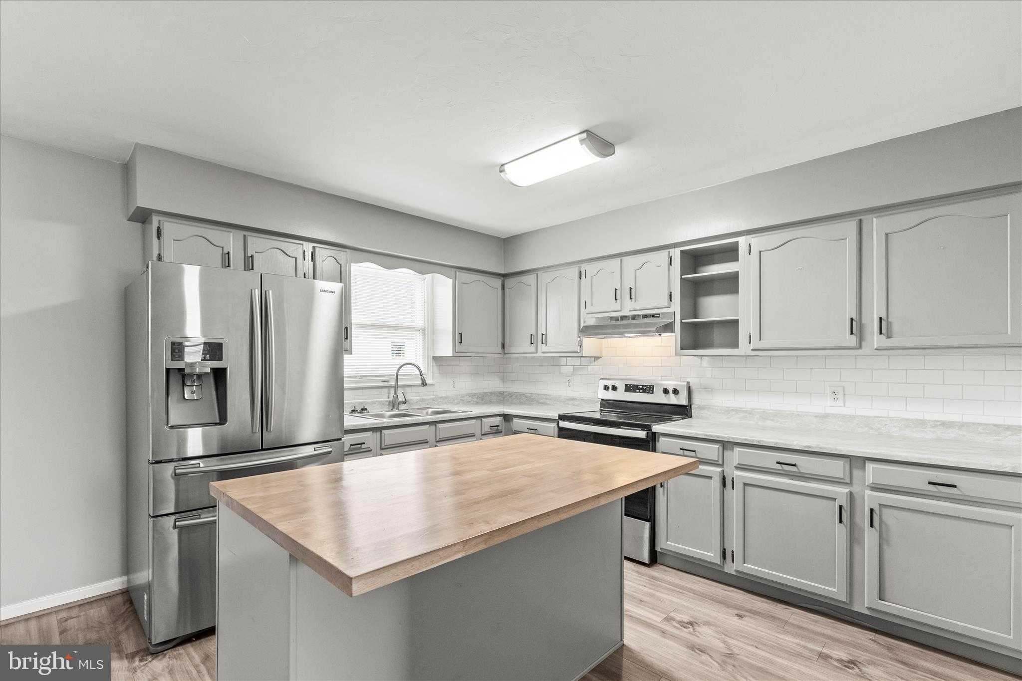 329 South St photo 9