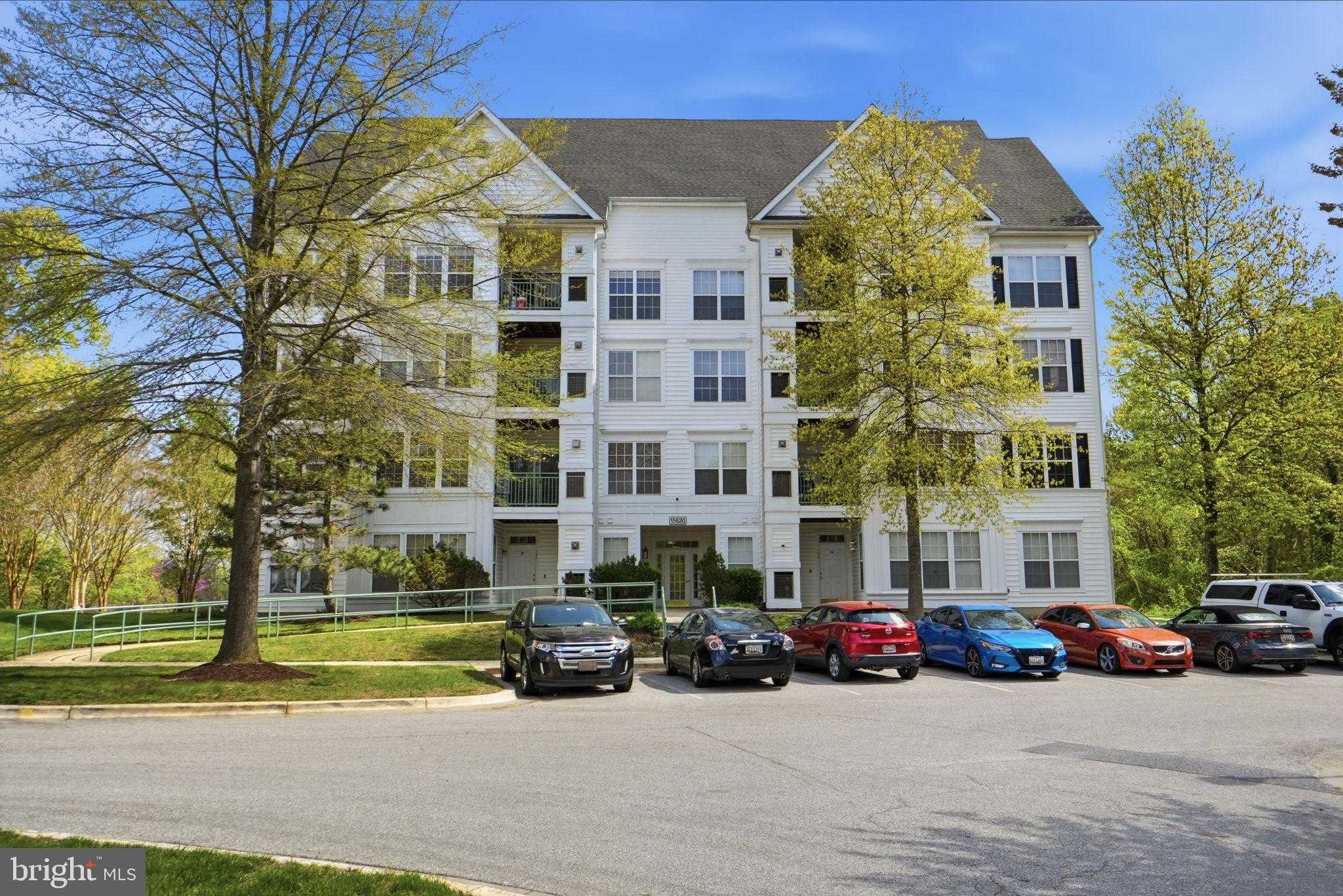 15620 Everglade Ln Apt 401 photo 3