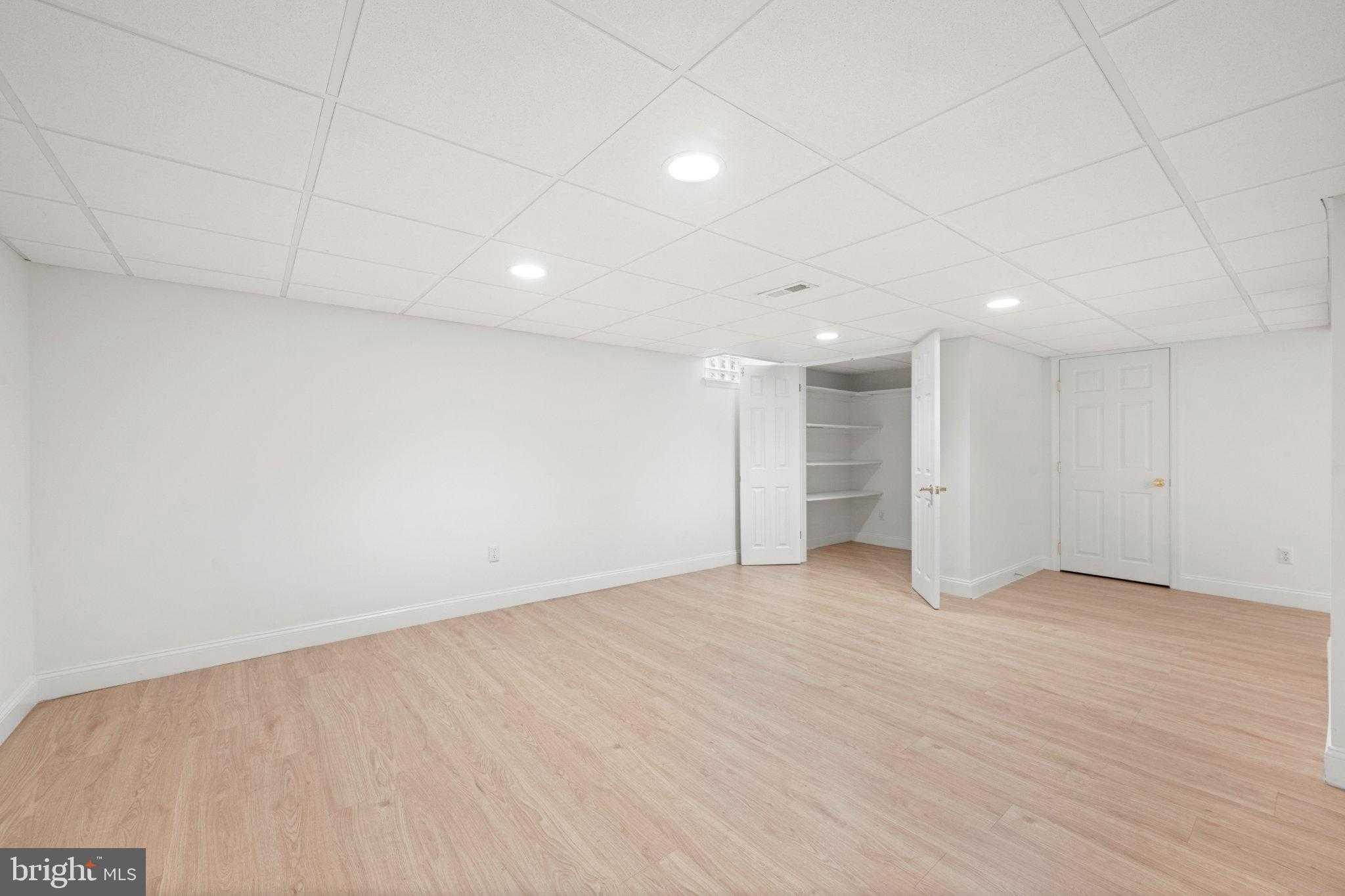 296 Barwynne Rd photo 35