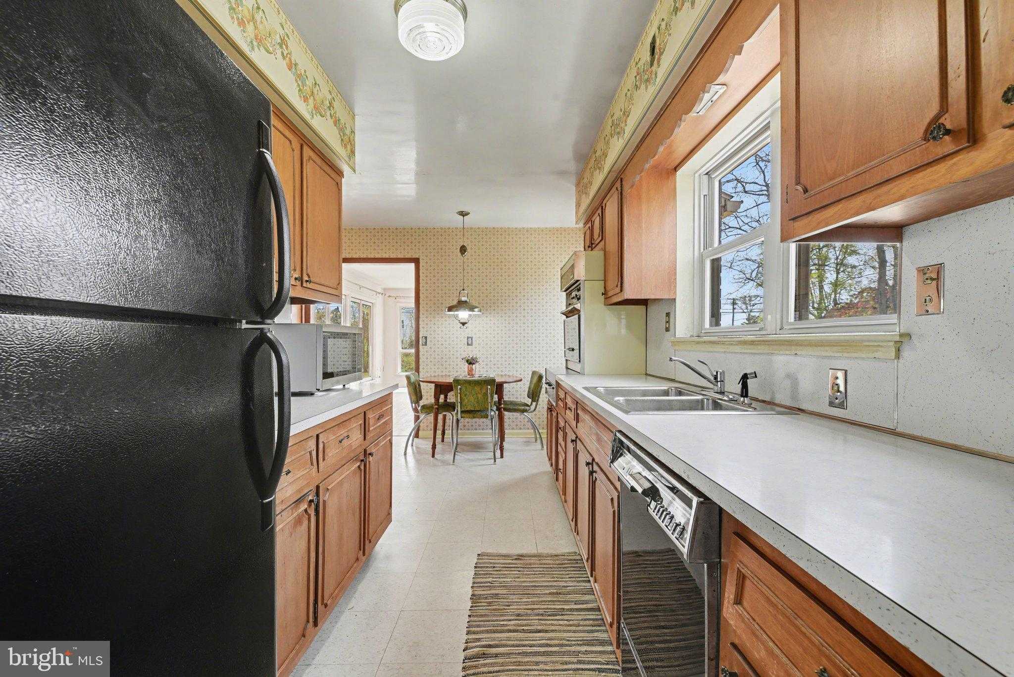 302 E Coover St photo 6