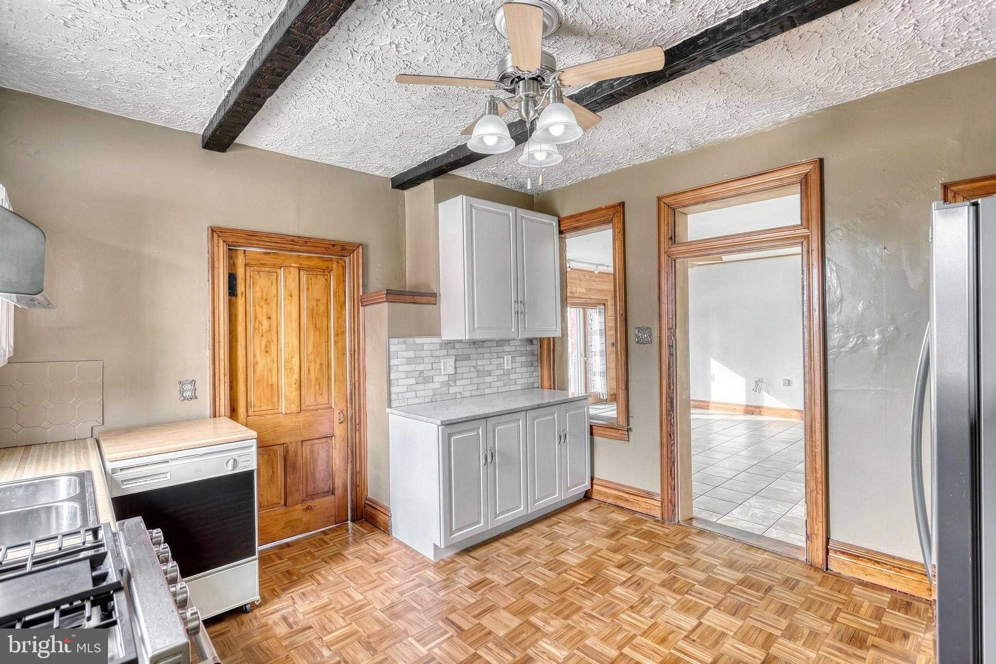 453 Carlisle St photo 18