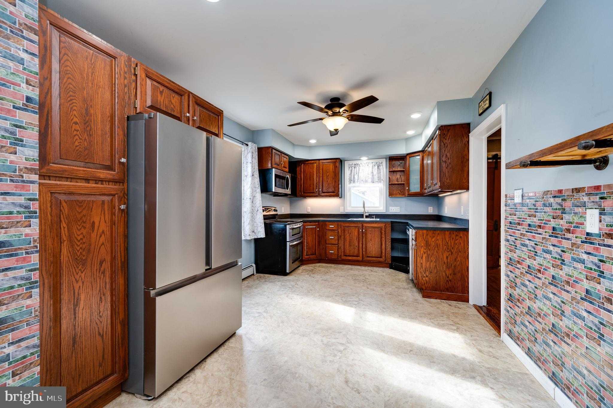 421 E Main St photo 11