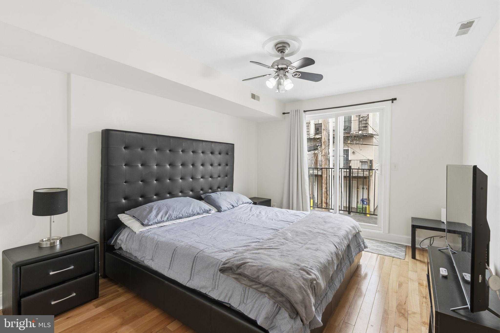 1344 Towson St photo 15