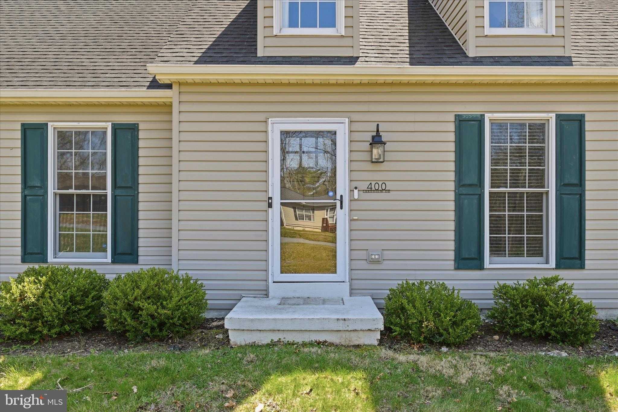 400 Lakeview Dr photo 4