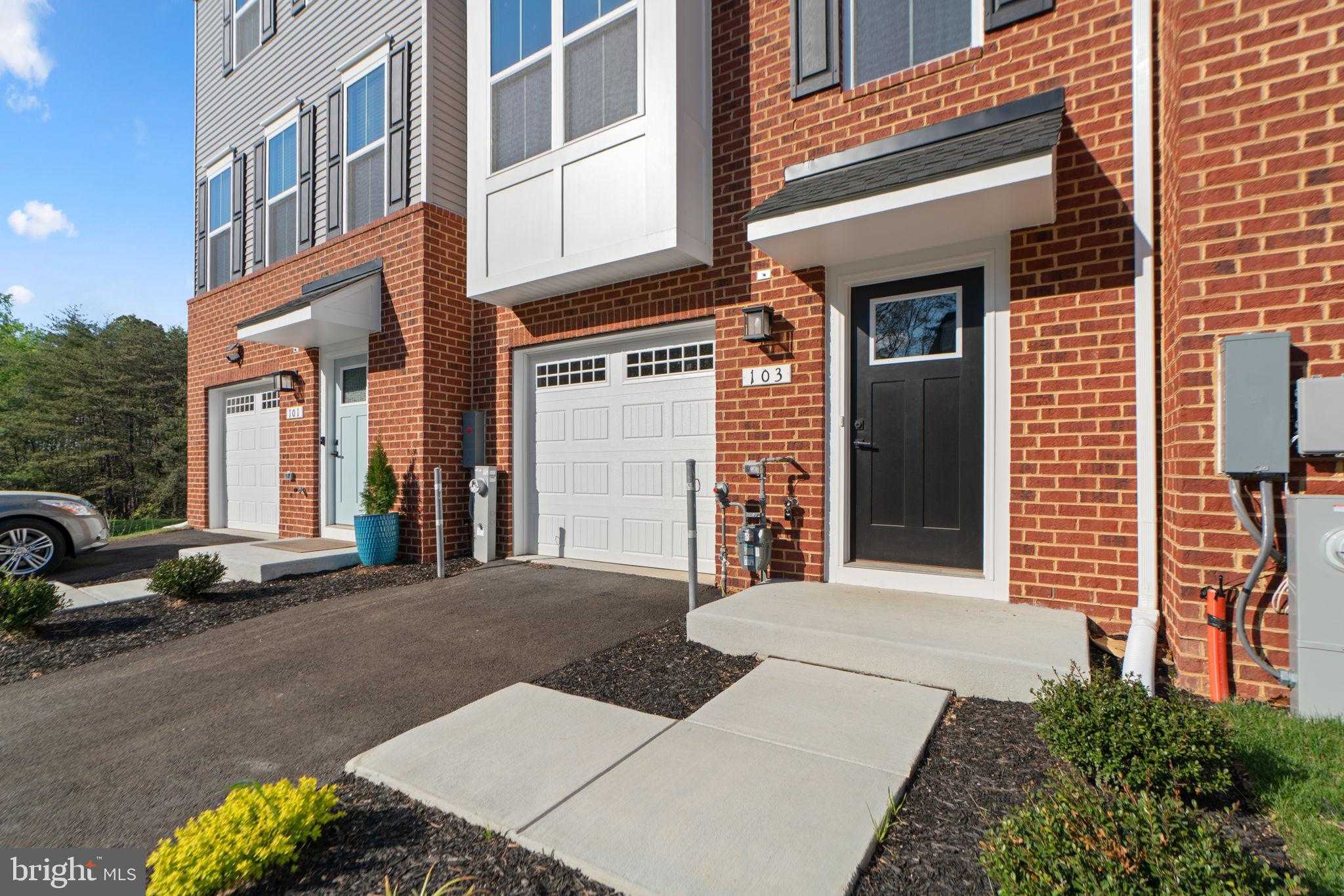 103 Spring Gate Ln photo 2