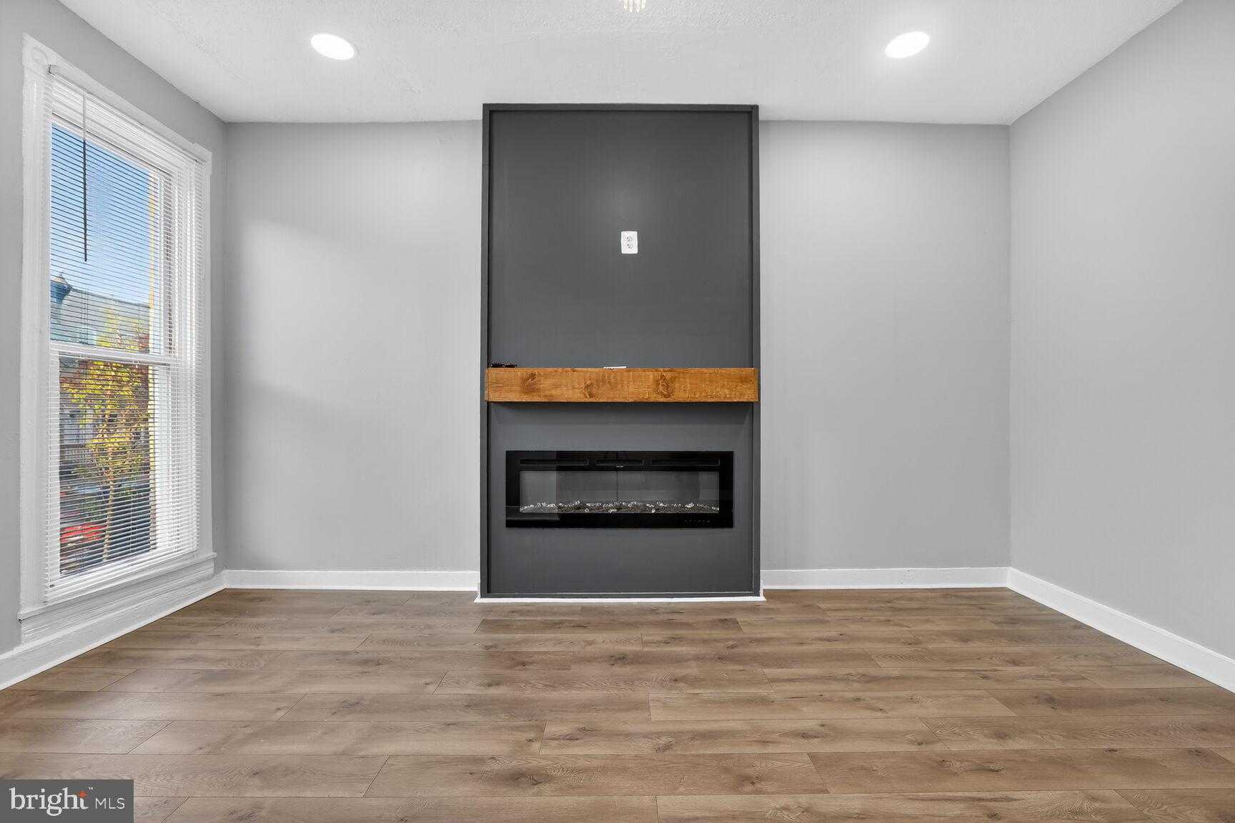 2583 W Fayette St photo 3