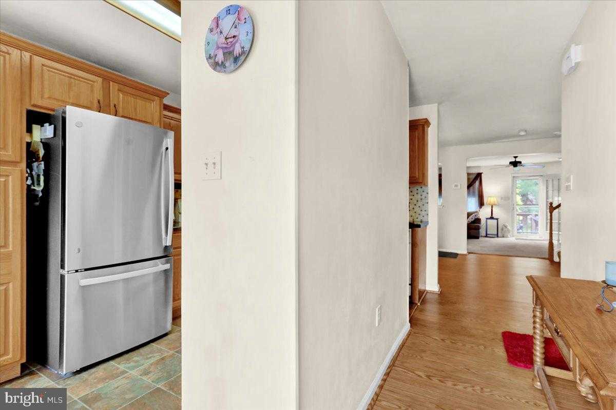 148 Wellington CT photo 2