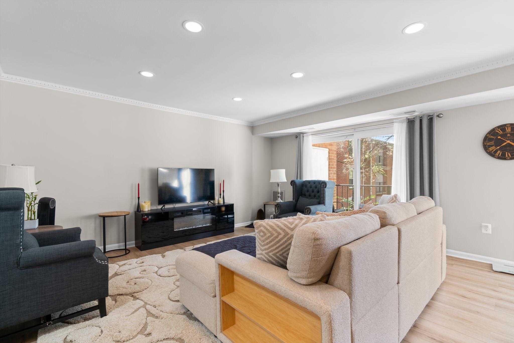 838 Quince Orchard Blvd Apt 102 photo 3