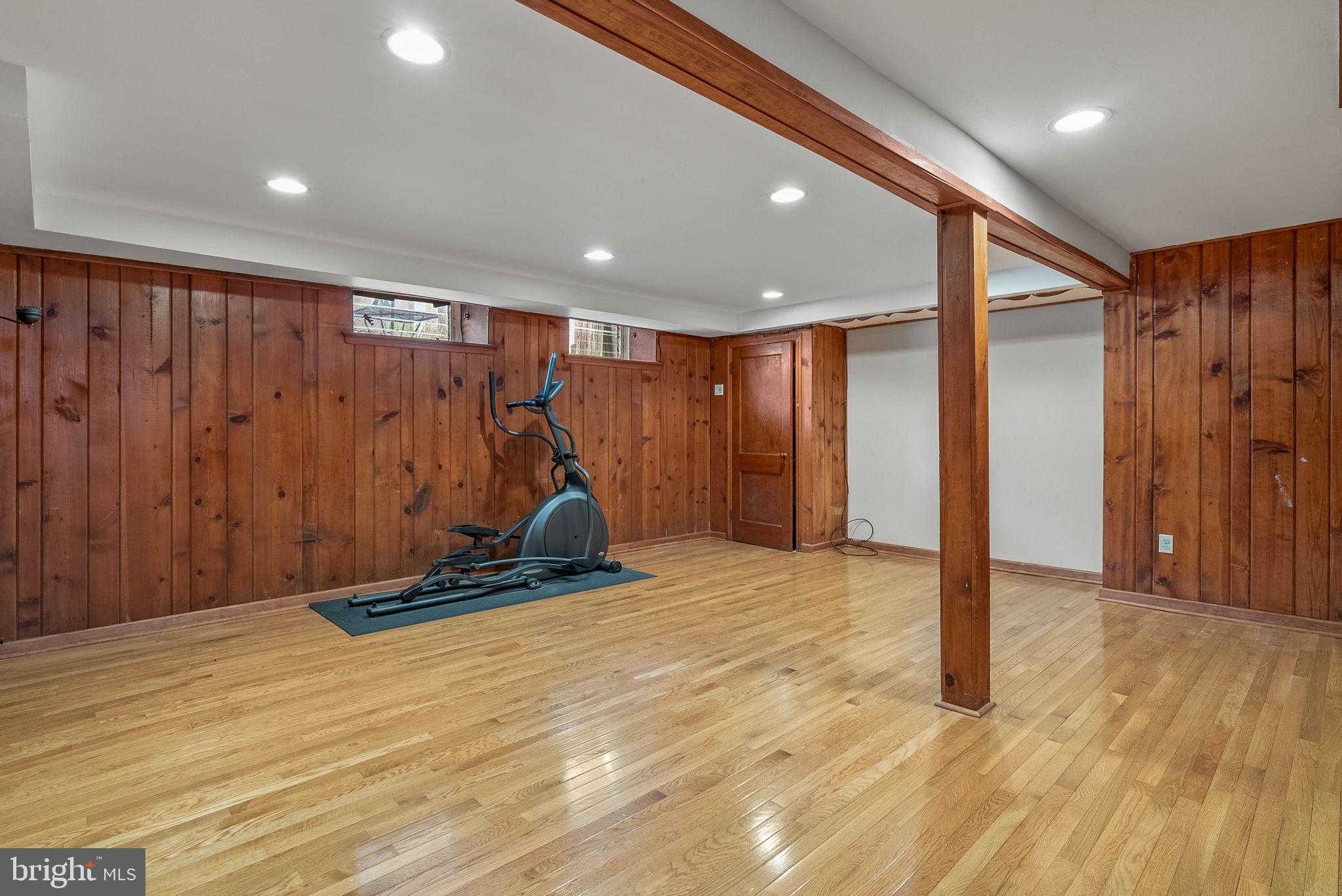 7054 Sherwood Rd photo 29