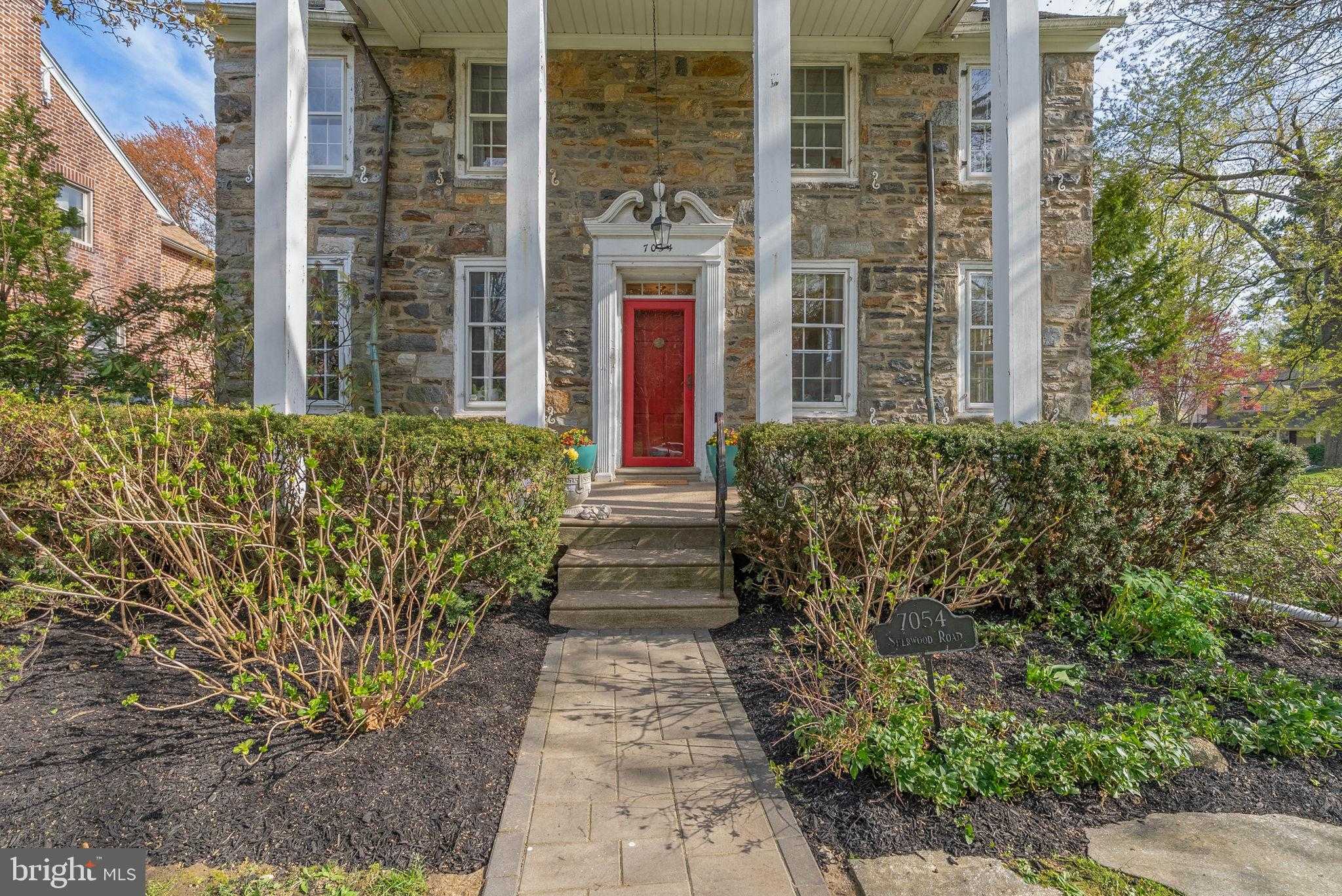 7054 Sherwood Rd photo 3