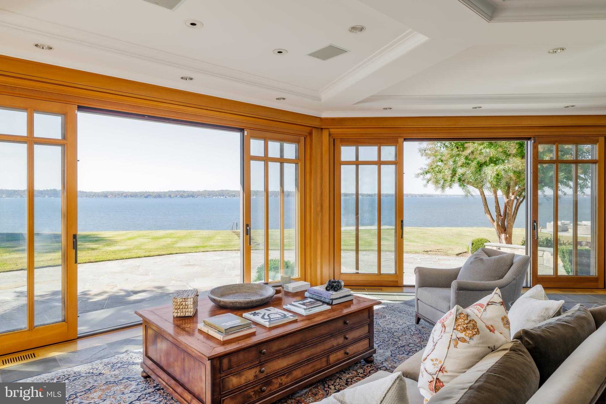 622 Magothy Rd photo 11