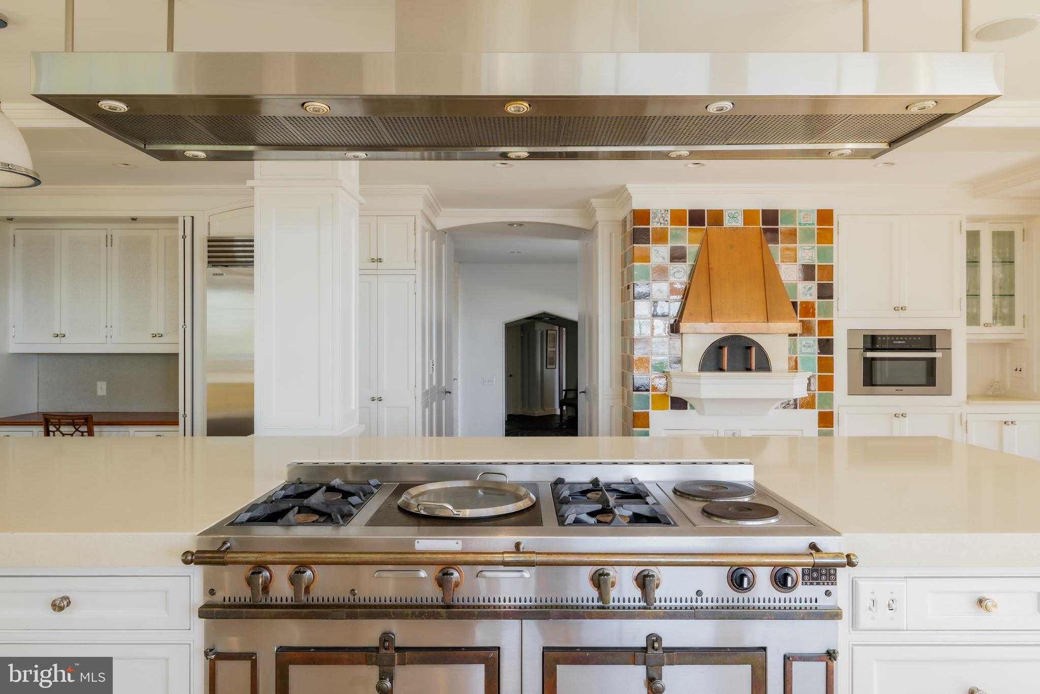 622 Magothy Rd photo 17