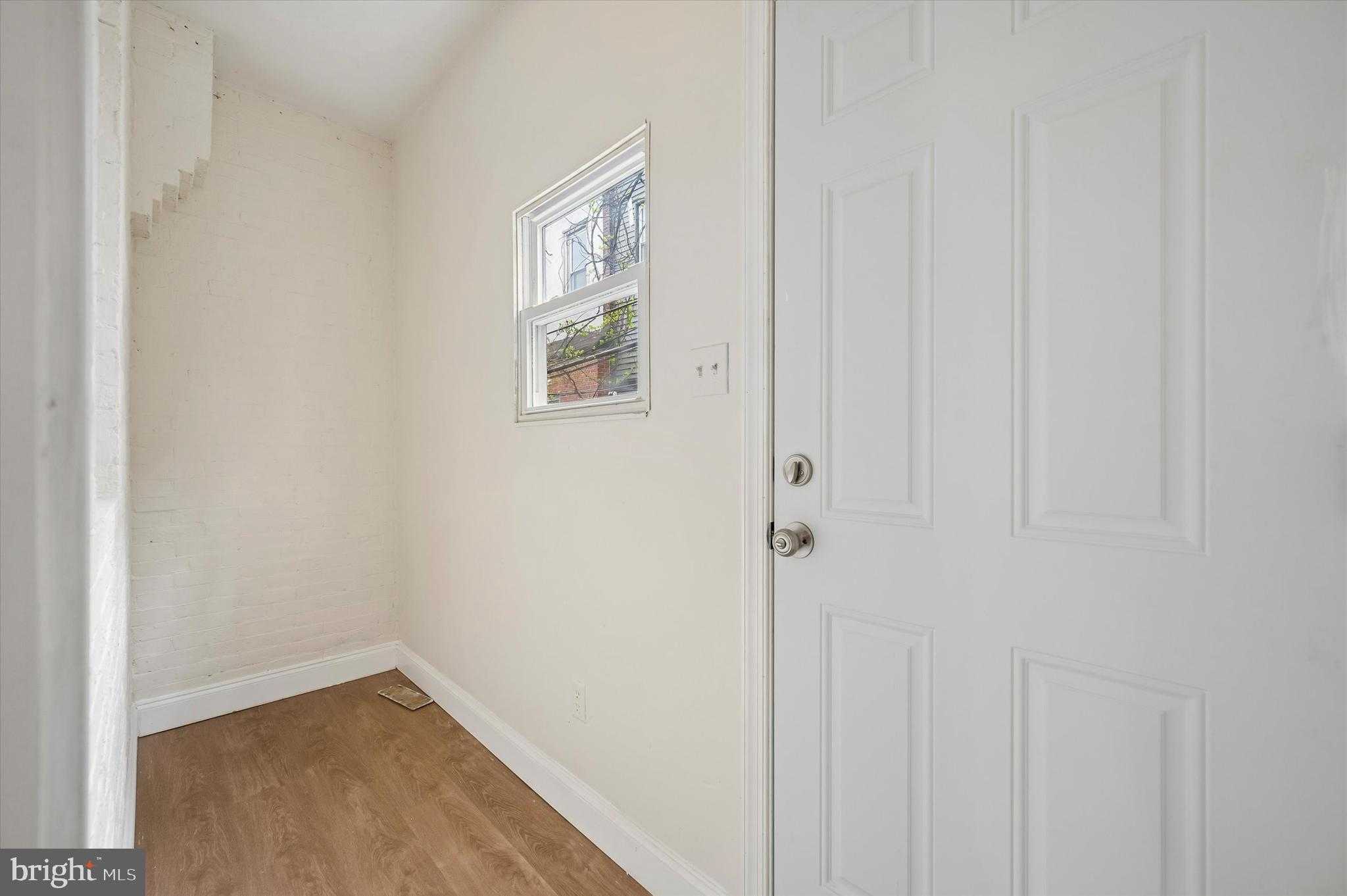 4235 N Hicks St photo 10