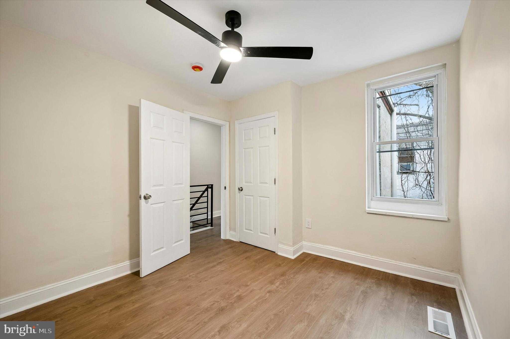 4235 N Hicks St photo 17