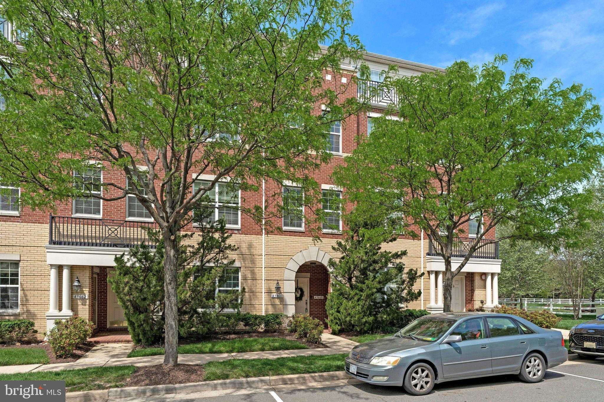 43668 Mcdowell Sq, Leesburg