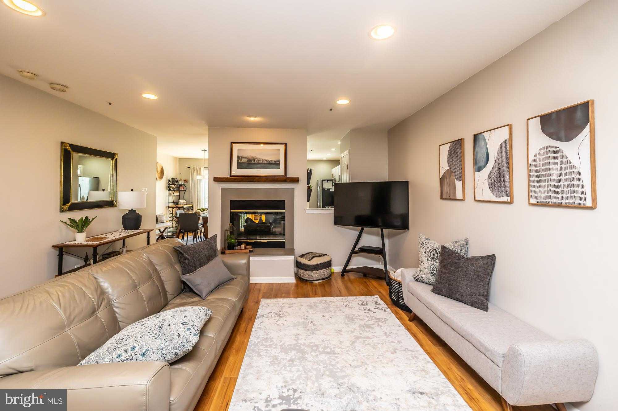 324 Huntington CT photo 12