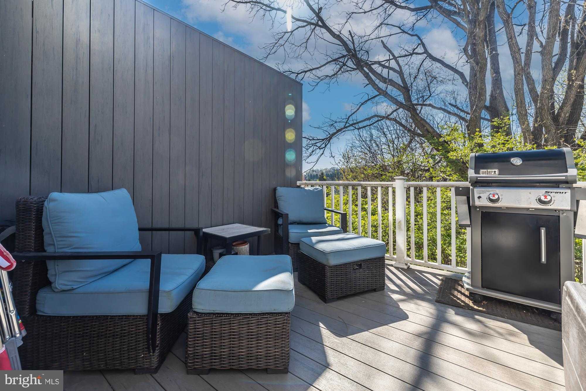 324 Huntington CT photo 8