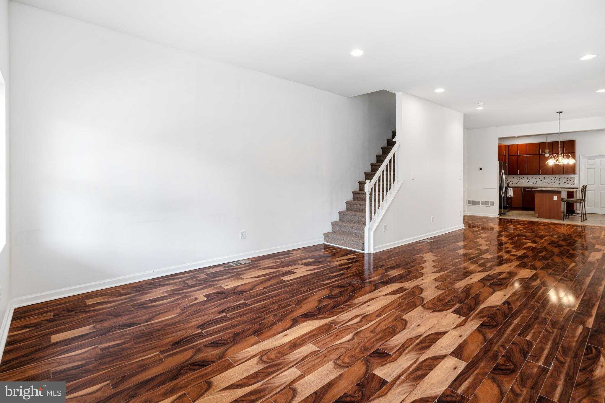 151 W Abbottsford Ave photo 2