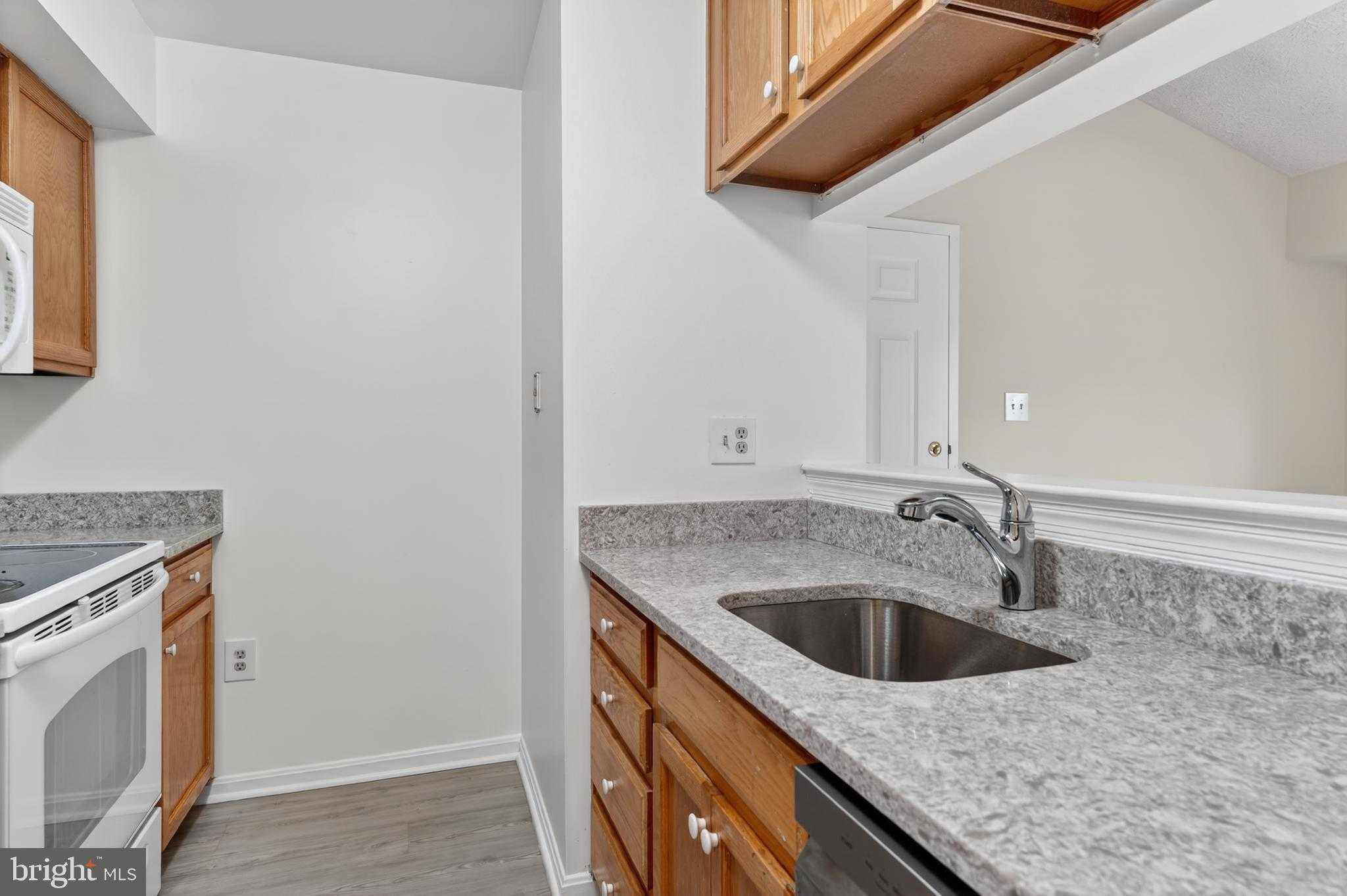 5708 Shadwell CT Unit 106 photo 9