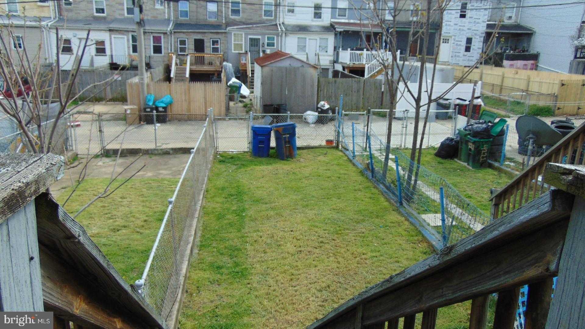 1613 Locust St photo 2