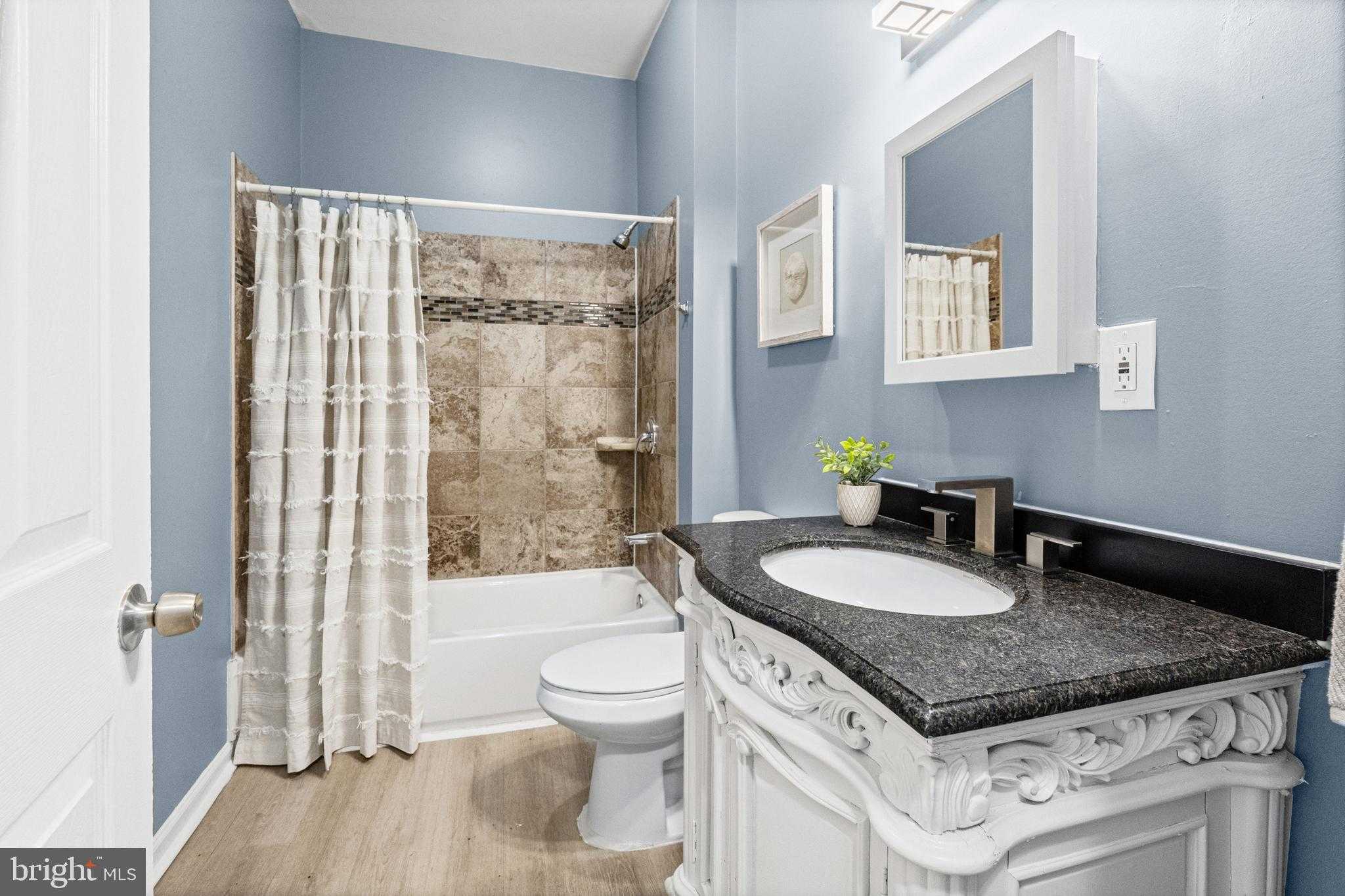 447 N Linwood Ave photo 14