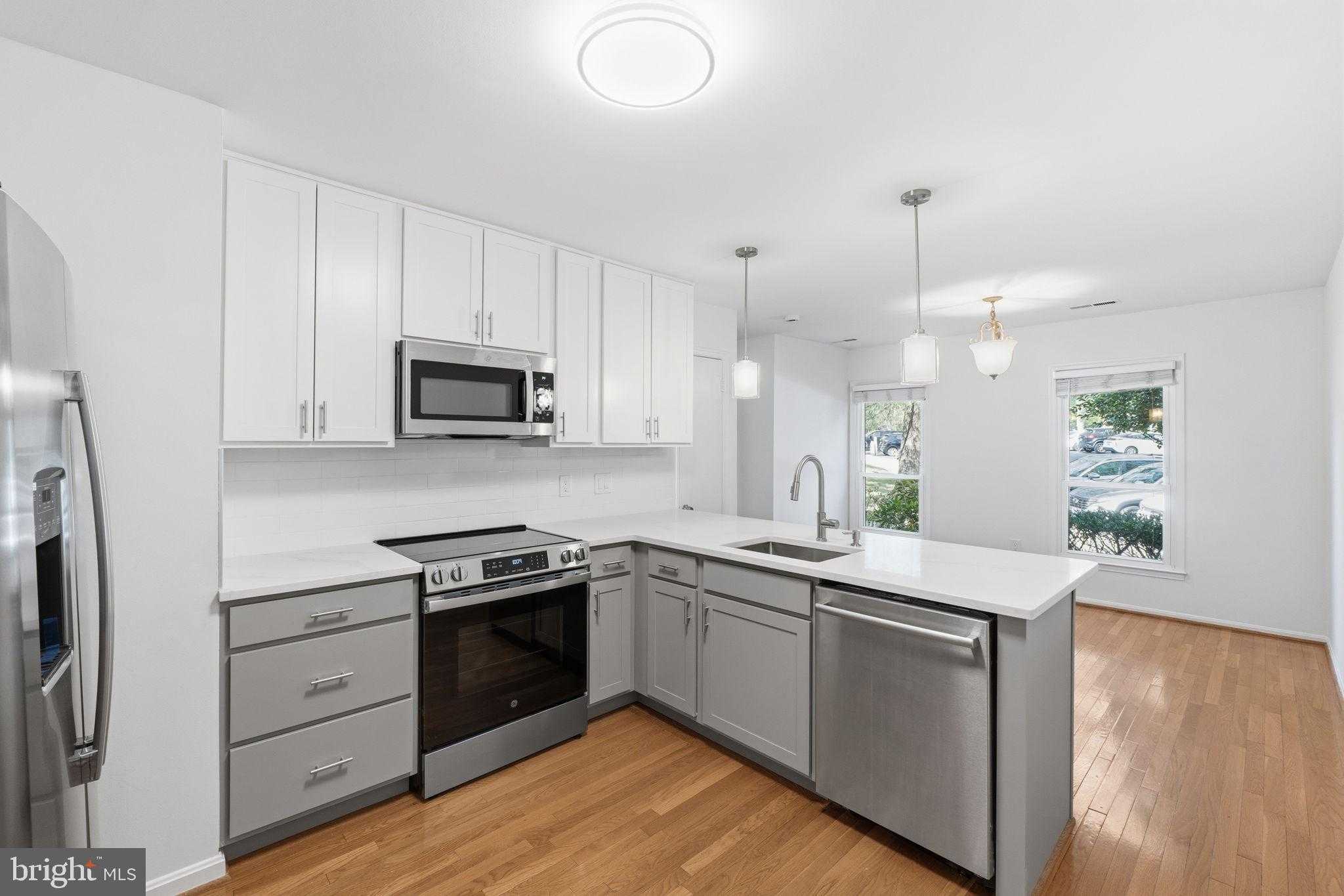 7723 Heatherton Ln photo 2