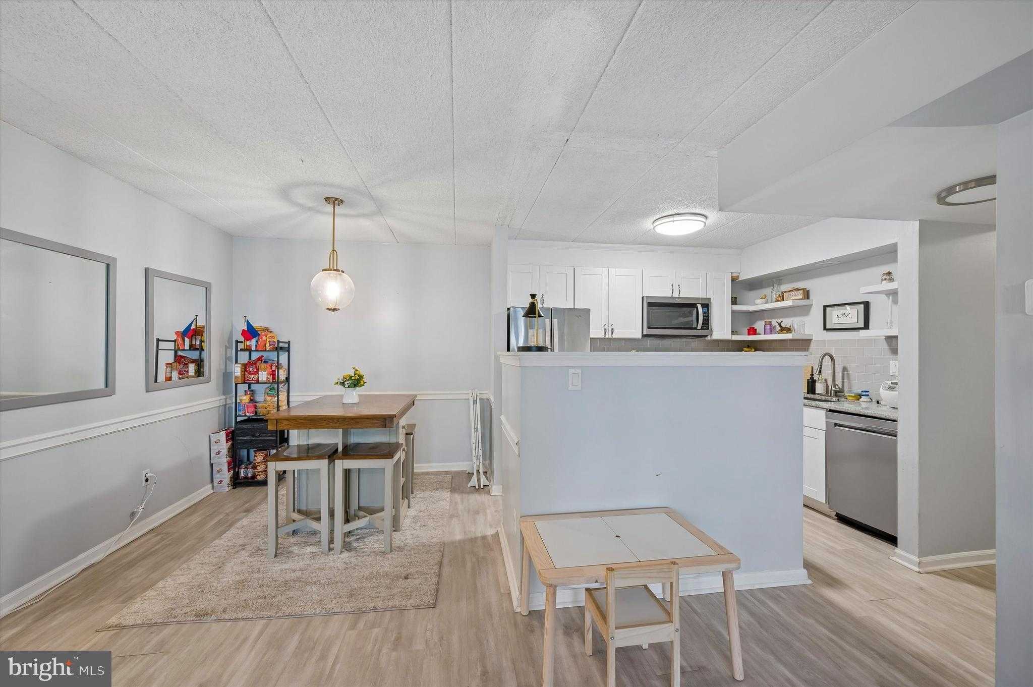 114 Riversedge Dr photo 6