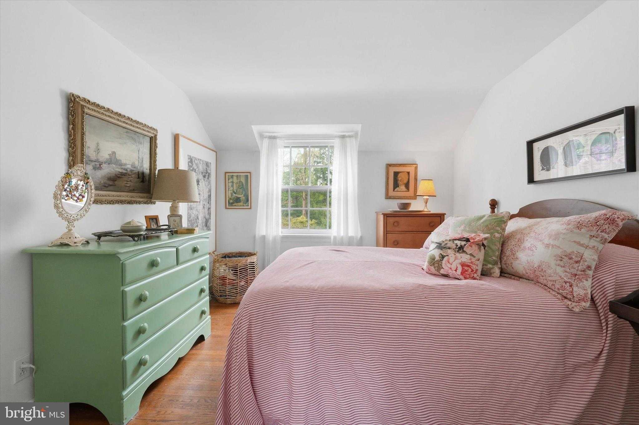 233 E Evergreen Ave photo 11