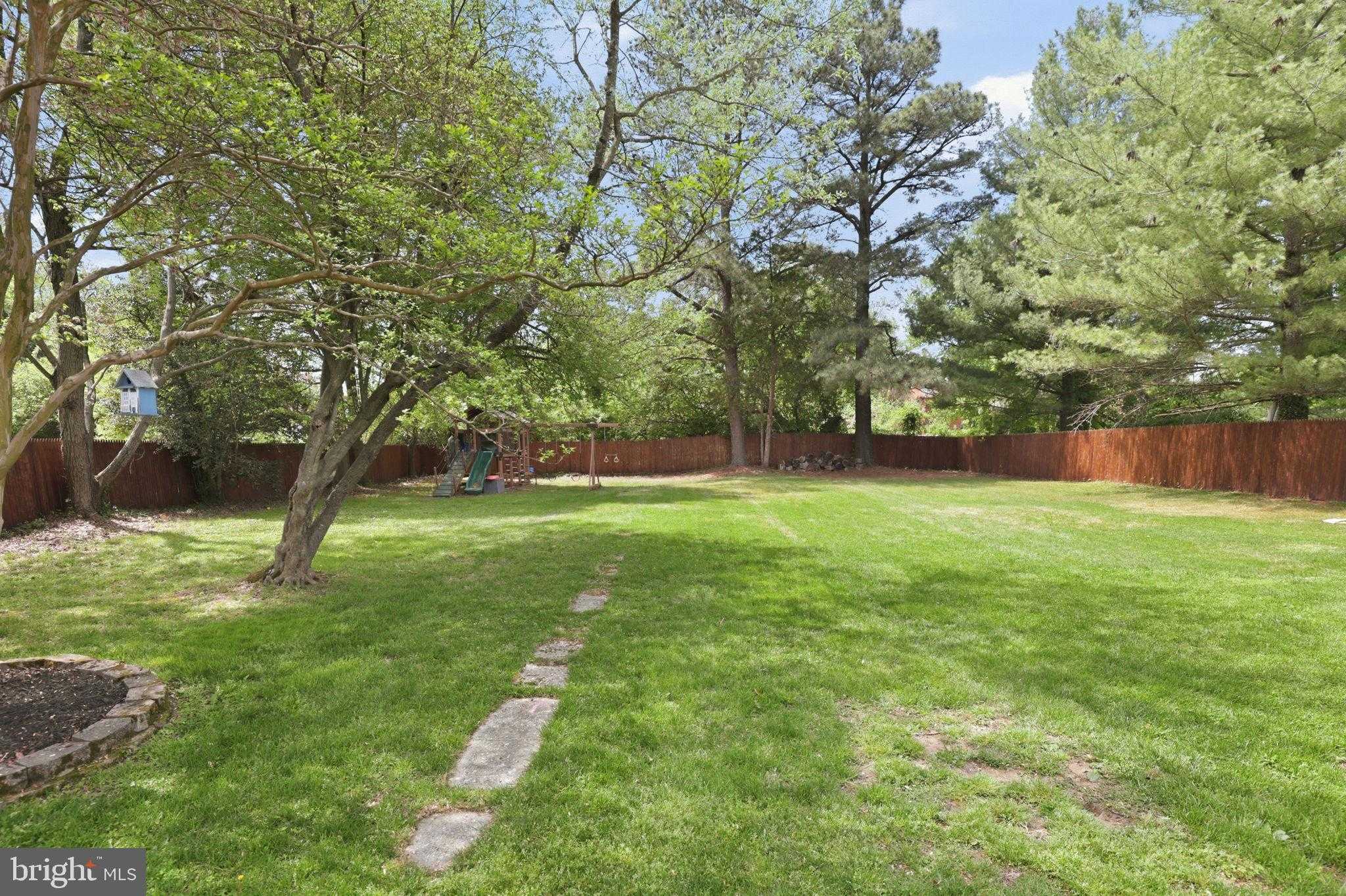 3427 Memorial St photo 5