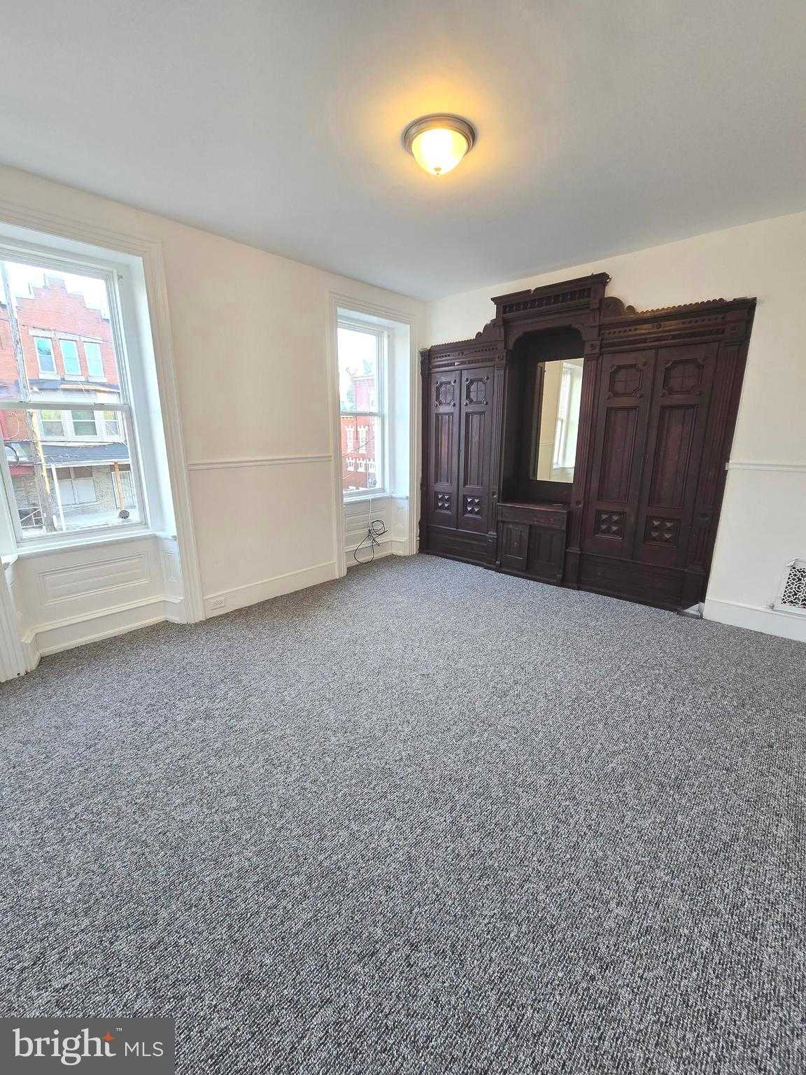 1513 W Tioga St photo 32