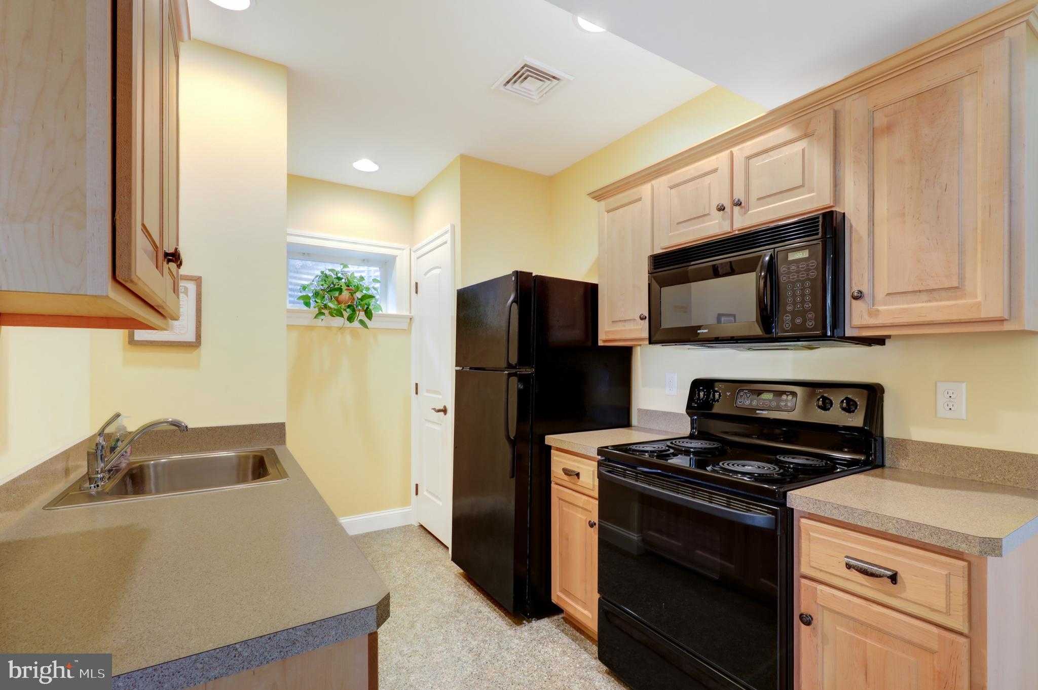 416 Linden St photo 38