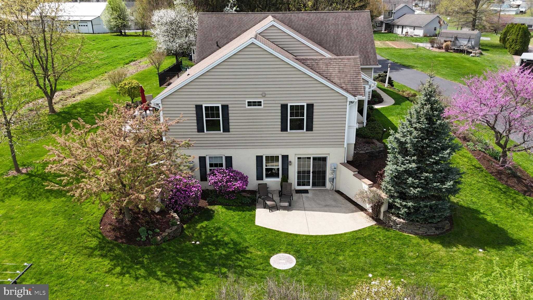 416 Linden St photo 58