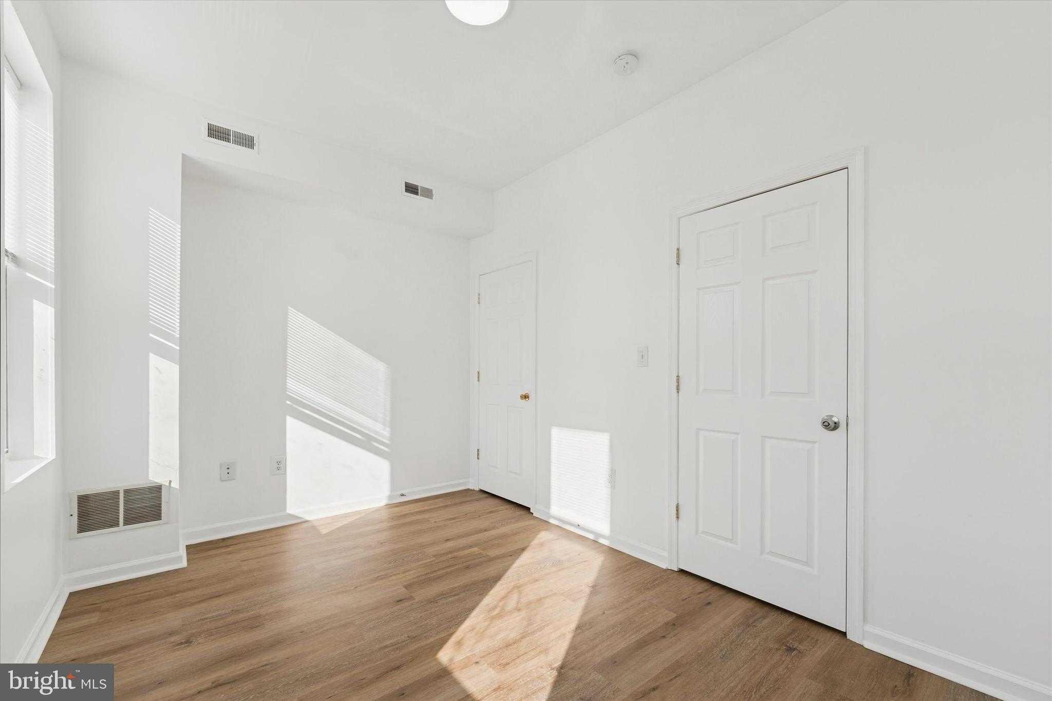 1621 W Montgomery Ave photo 18