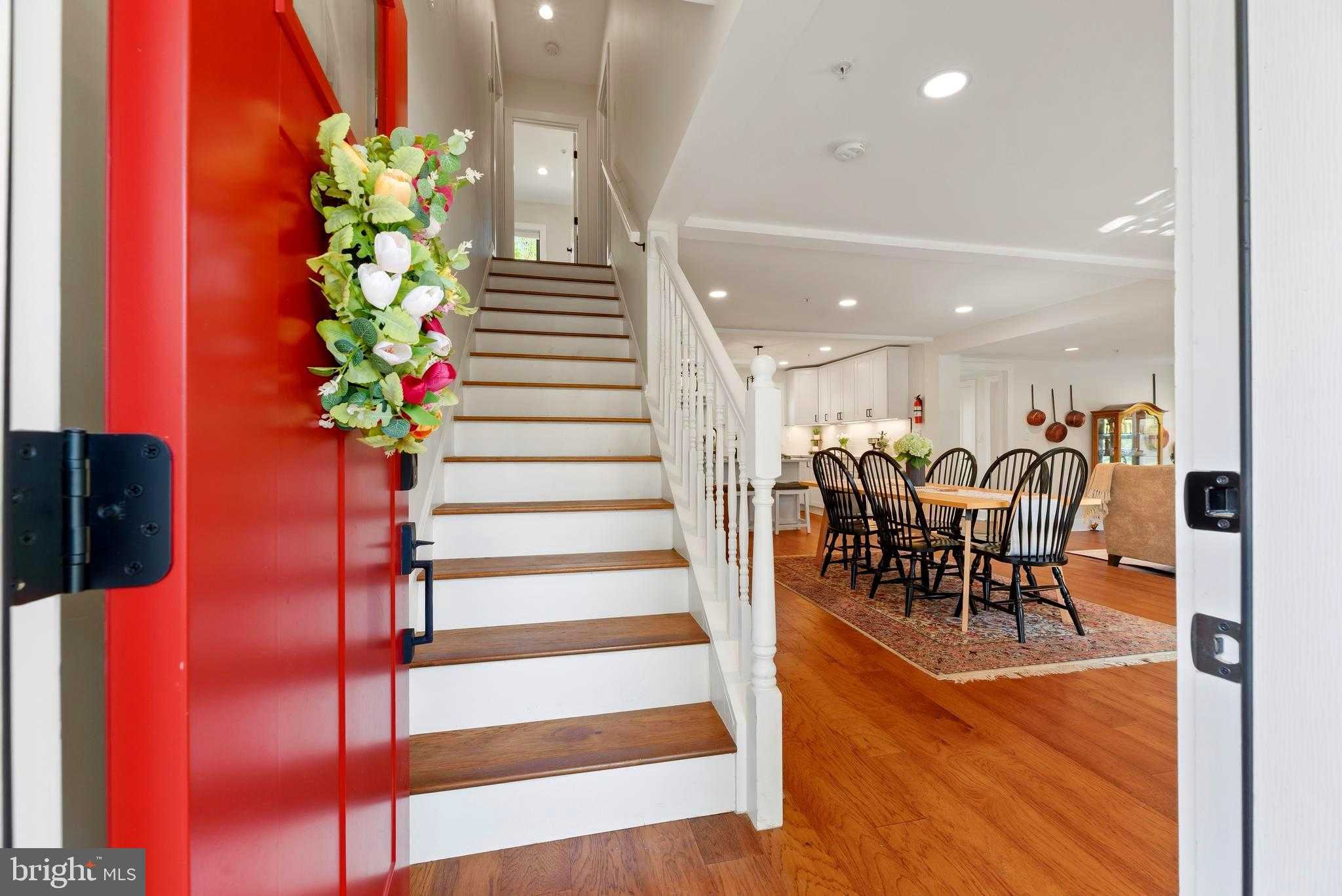 152 Jefferson St photo 3