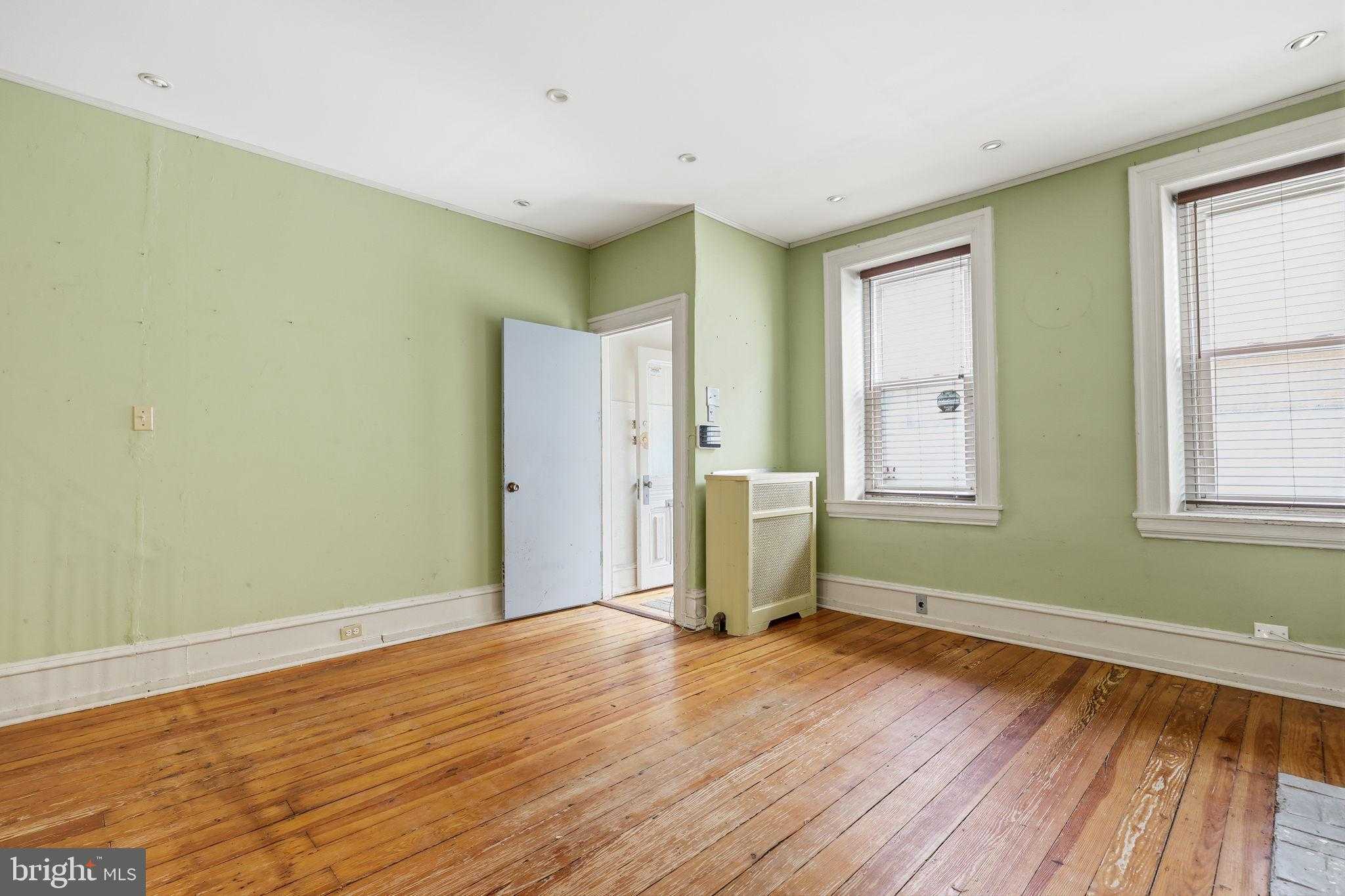 353 Hermitage St photo 6