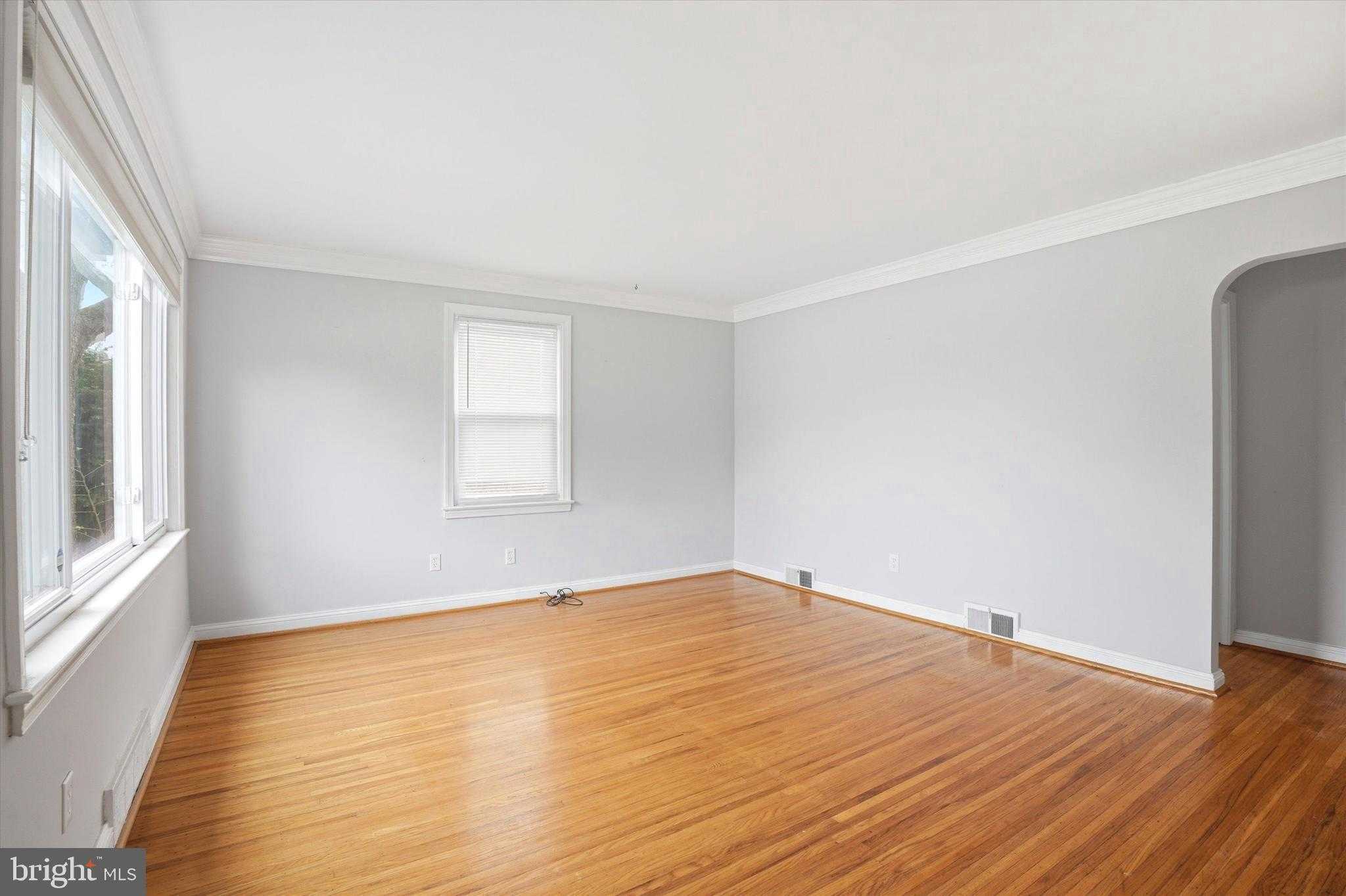 544 Lawrence Rd photo 2