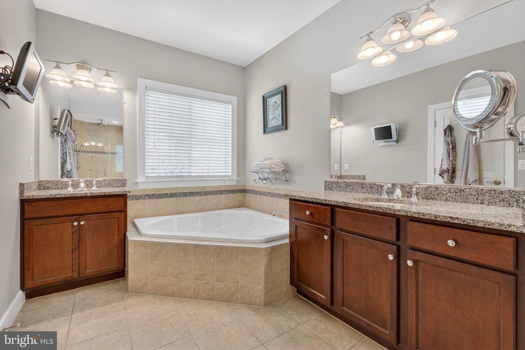 15631 Avebury Manor Pl photo 27