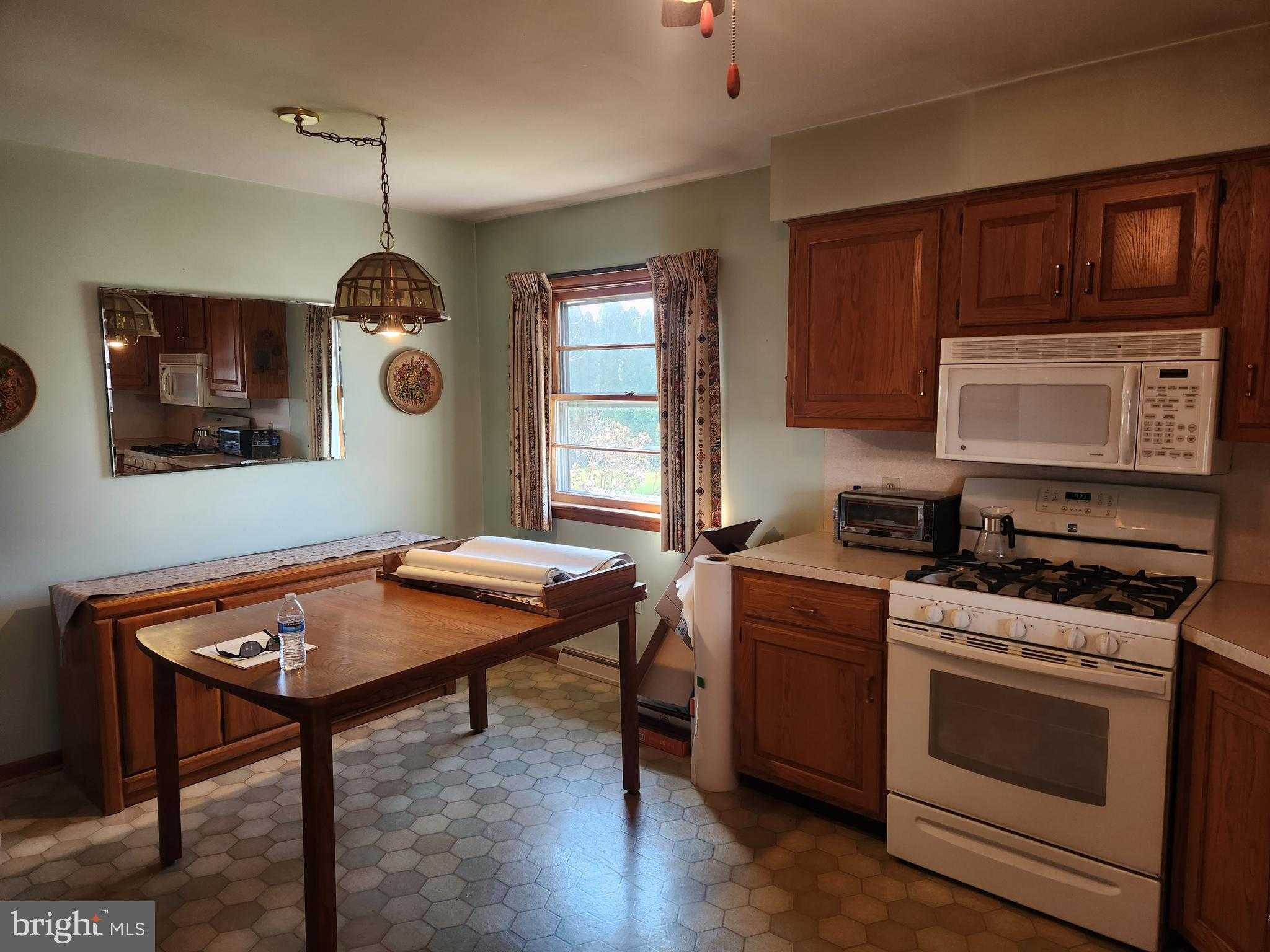 1736 Heritage Ave photo 8