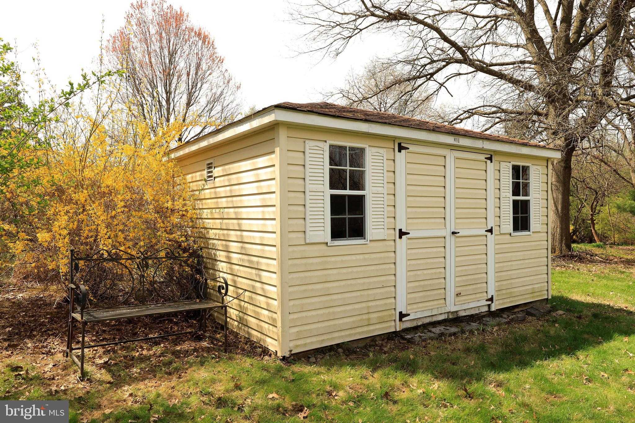 915 Bayberry Dr photo 43