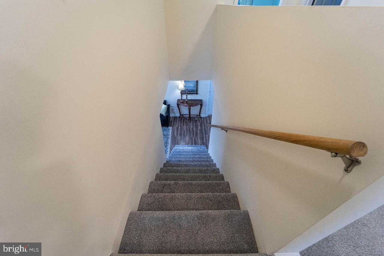 8033 Edgewater Ave photo 16